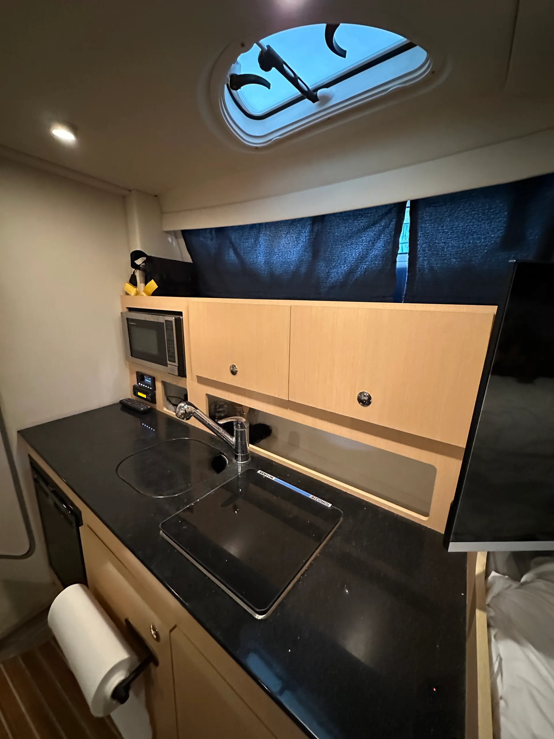 BAYLINER 315SB CRUISER in Seattle, WA — photo 8