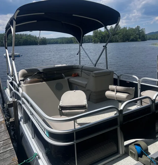Rent a BENNINGTON MARINE pontoon in Mount Vernon, ME near me