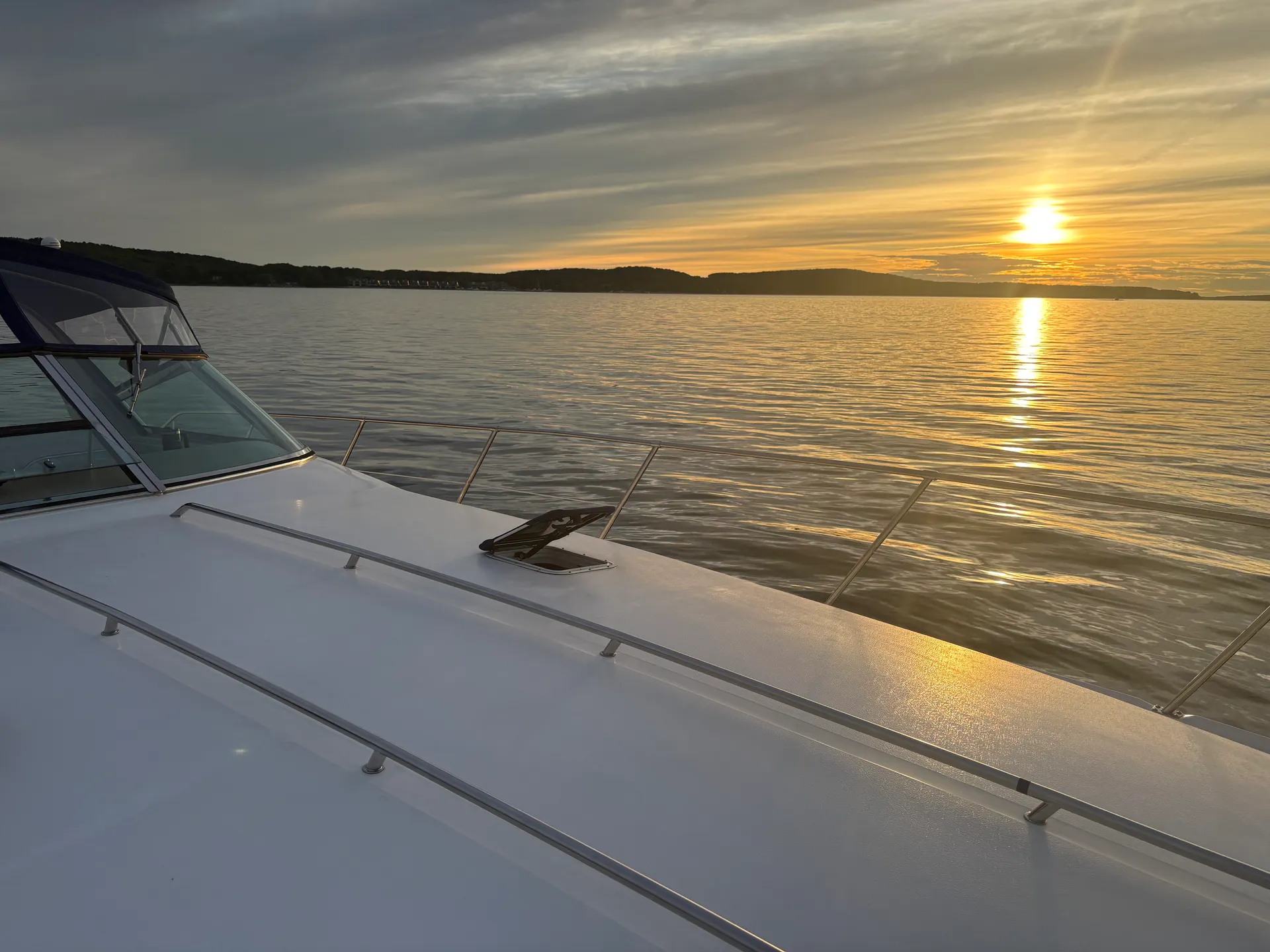 Sea Ray Boats 400 Express Cruiser in Boyne City, MI — photo 4