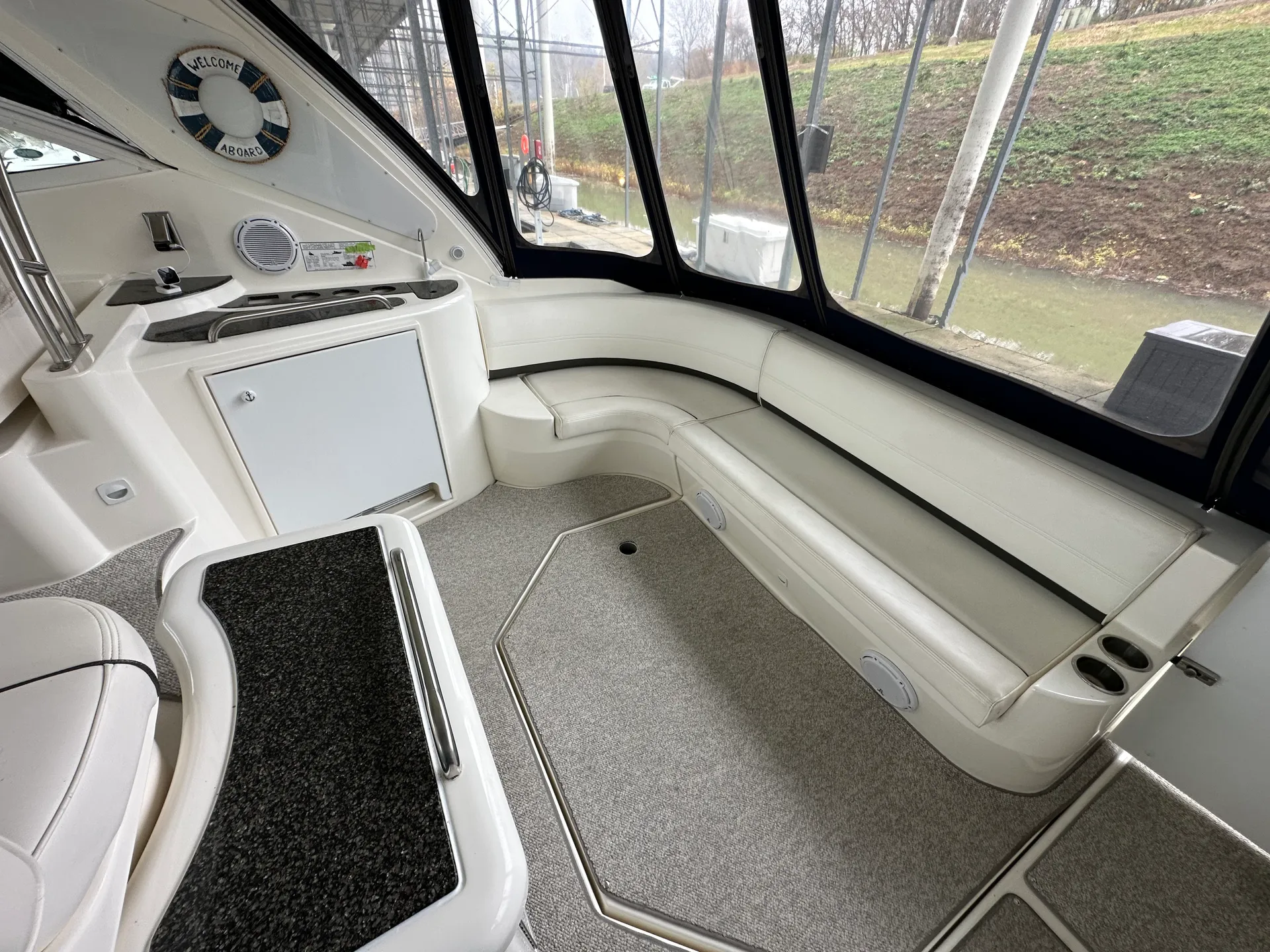 CRUISERS YACHTS 400 EXPRESS V-DRIVE in Cincinnati, OH — photo 8