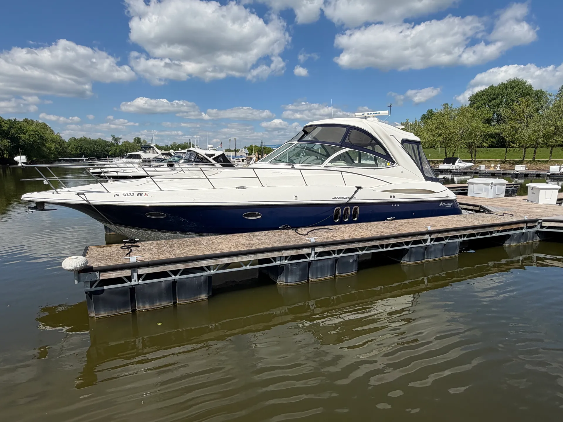 CRUISERS YACHTS 400 EXPRESS V-DRIVE in Cincinnati, OH — photo 3