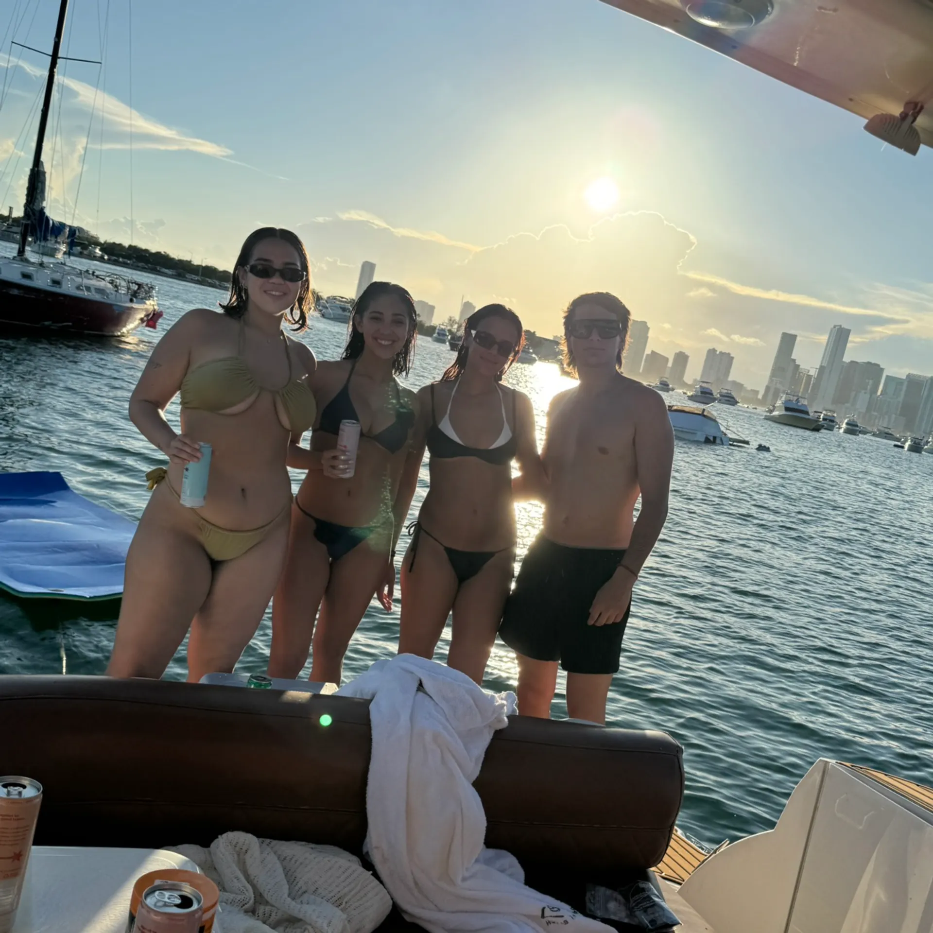 CRUISERS YACHTS 3075 ROGUE in Miami, FL — photo 6