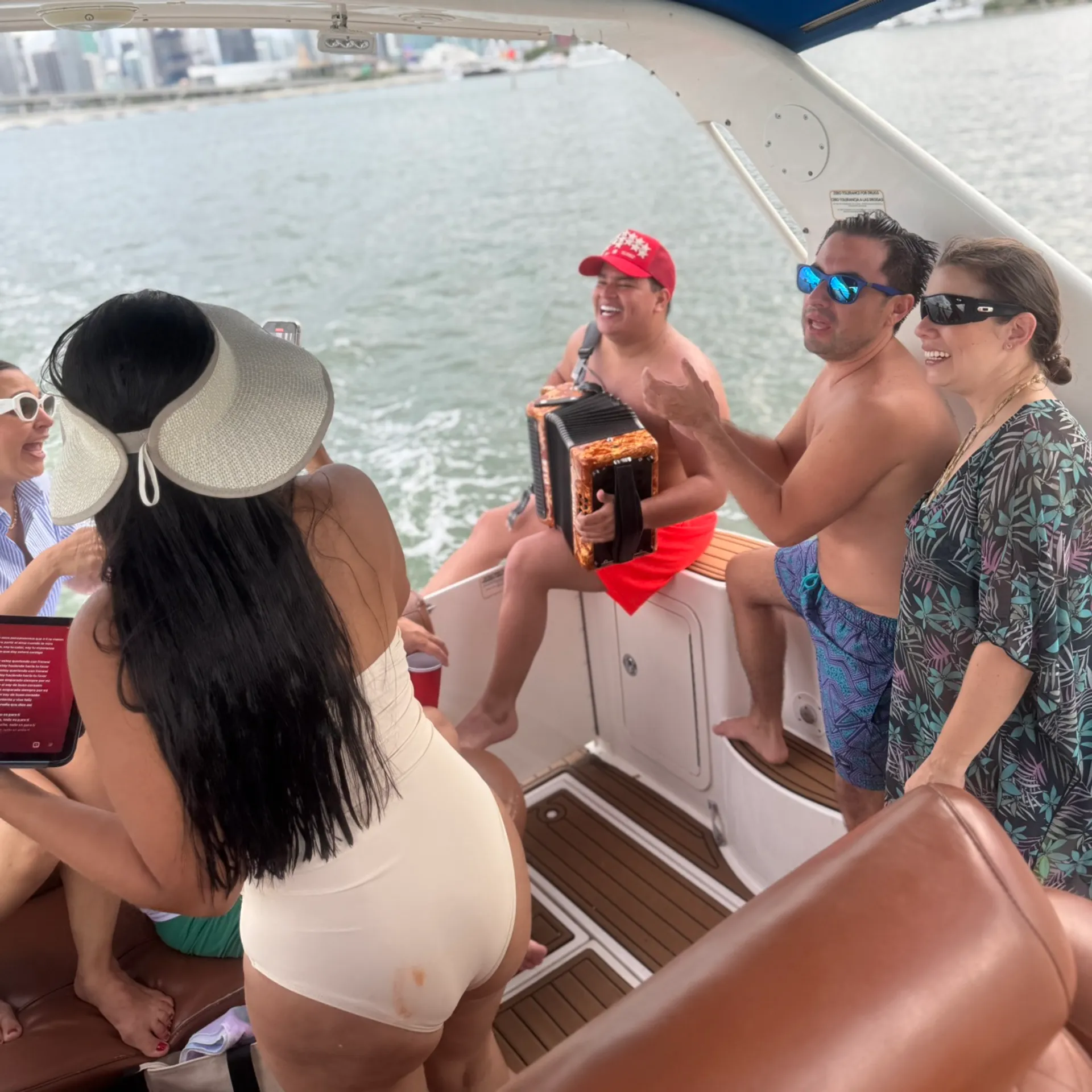 CRUISERS YACHTS 3075 ROGUE in Miami, FL — photo 8