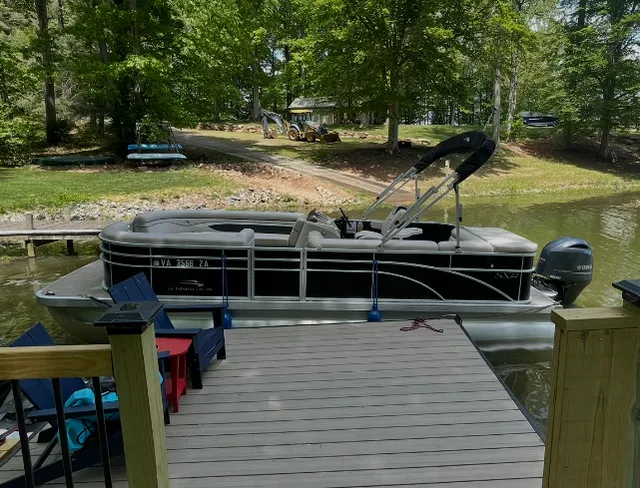 Rent a BENNINGTON MARINE pontoon in Mineral, VA near me
