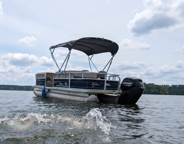 Rent a SUN TRACKER pontoon in Lake Hamilton, AR near me