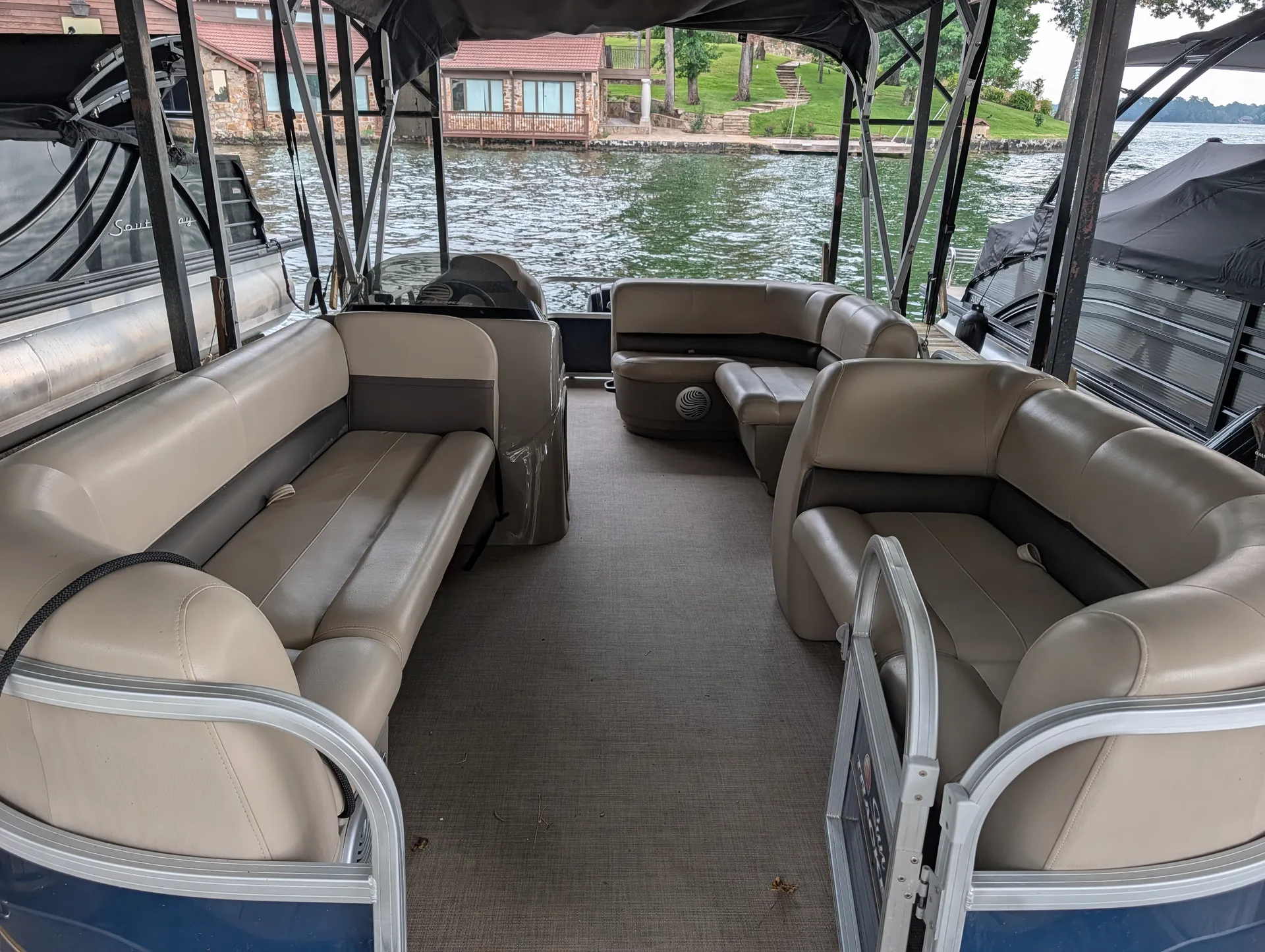 SUN TRACKER PARTY BARGE 18 DLX in Lake Hamilton, AR — photo 3