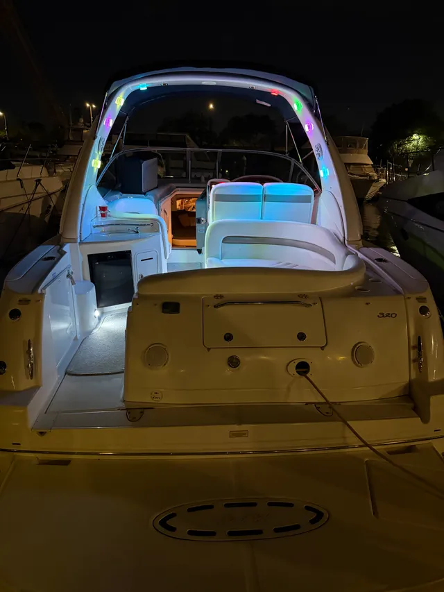 Rent a Sea Ray Boats cruiser in Washington, DC near me