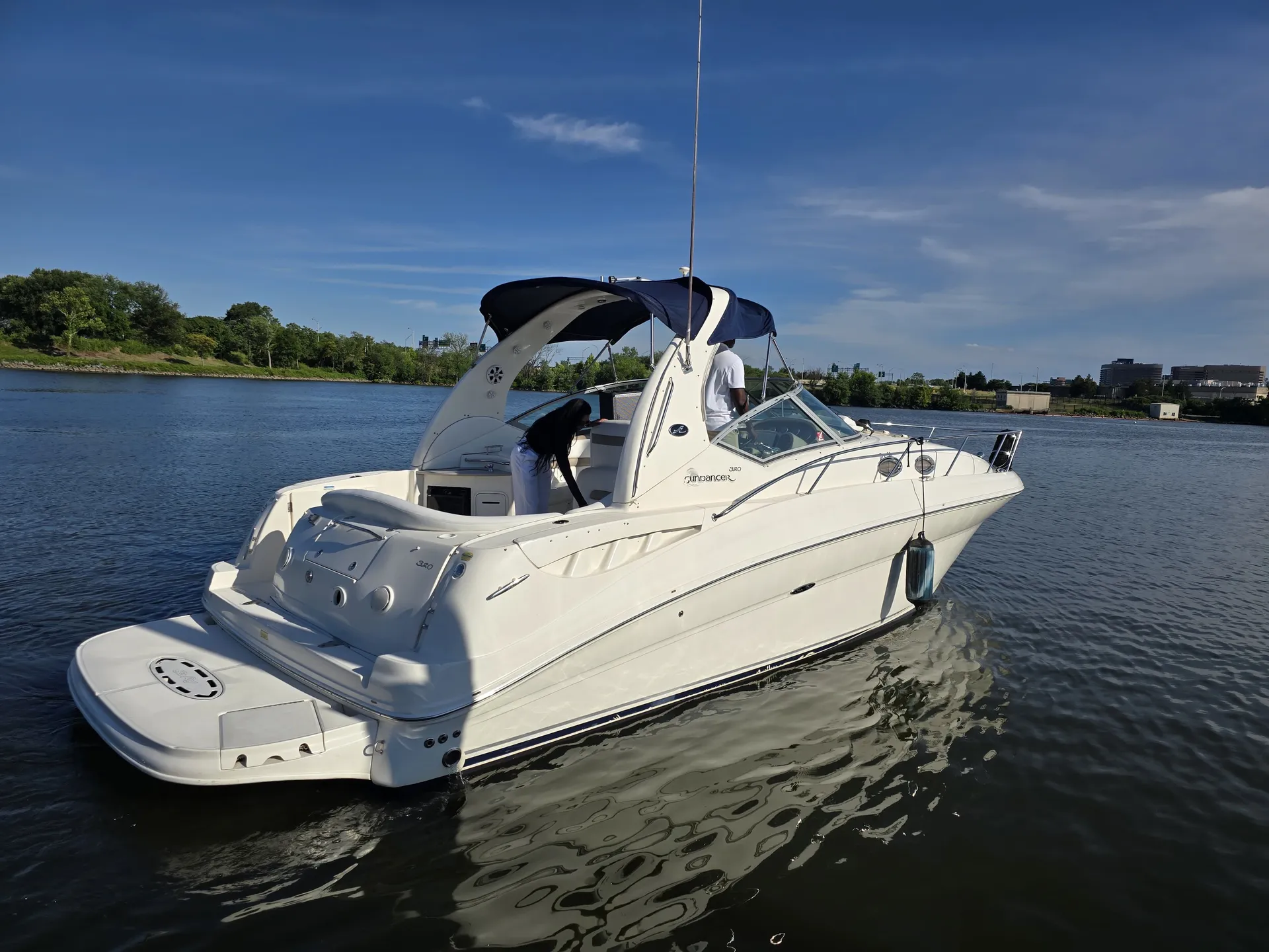 Sea Ray Boats 320 Sundancer  in Washington, DC — photo 4