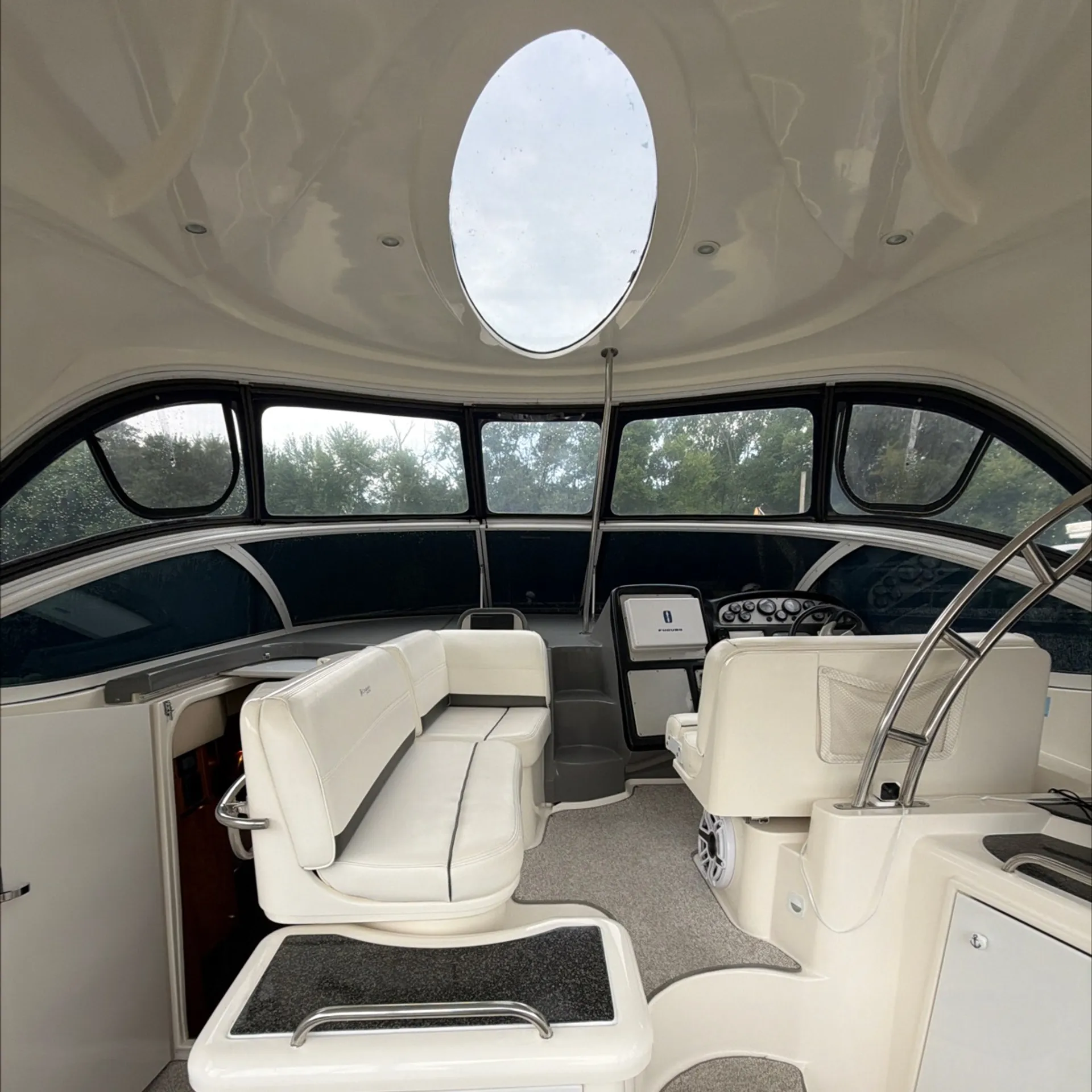 CRUISERS YACHTS 400 EXPRESS V-DRIVE in Cincinnati, OH — photo 10