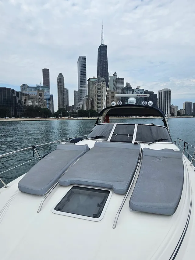 Rent a Sea Ray Boats motor yacht in Chicago, IL near me