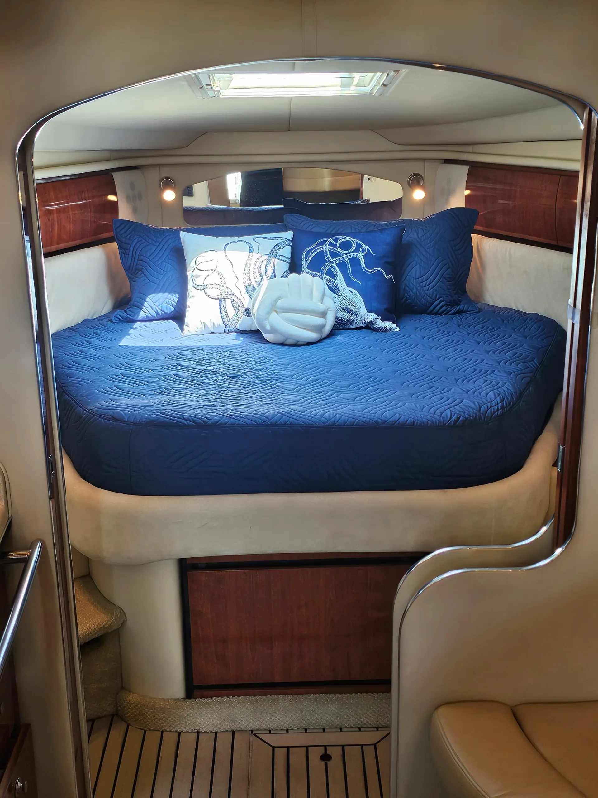 Sea Ray Boats 360 Sundancer  in Chicago, IL — photo 2