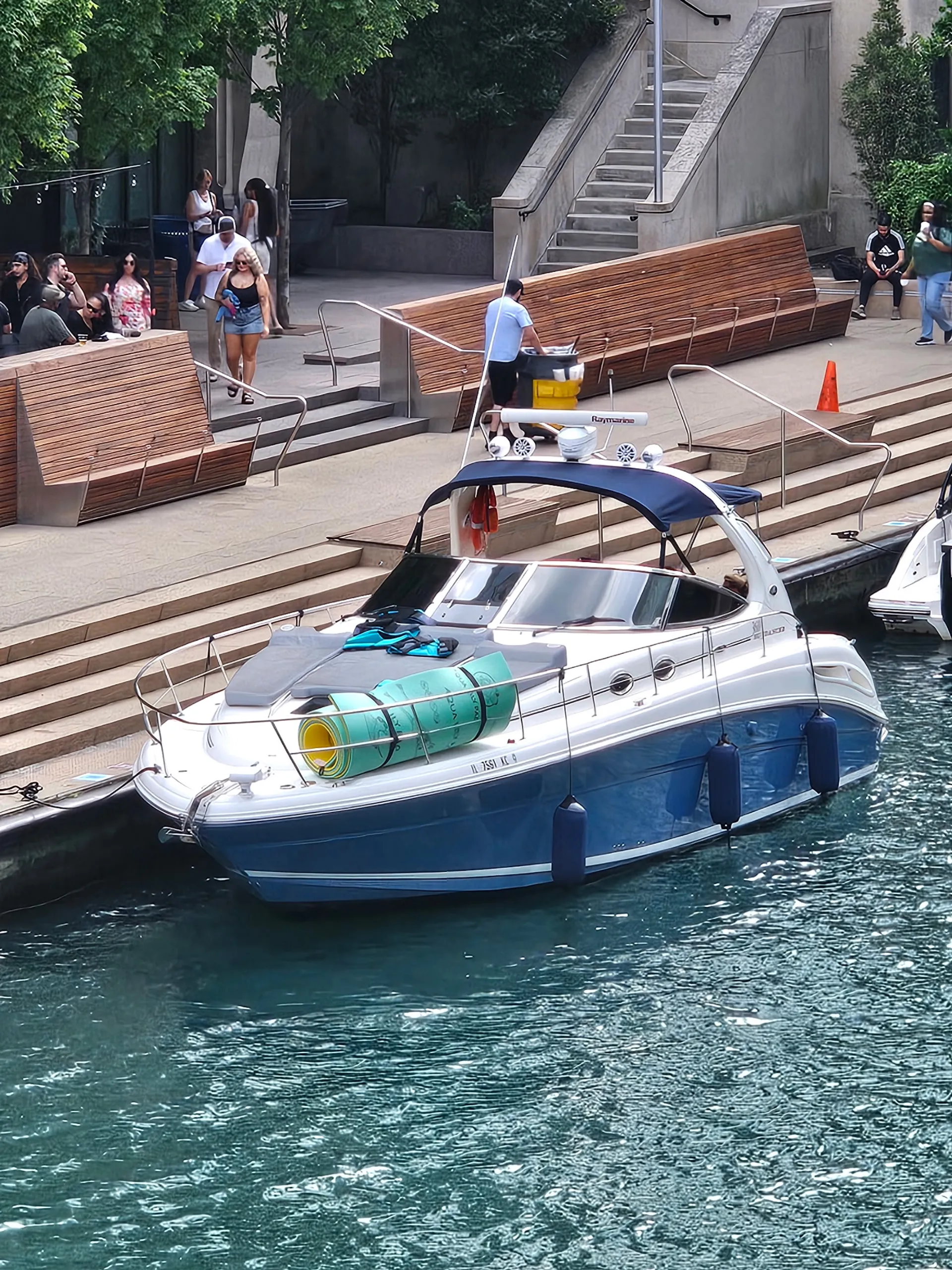 Sea Ray Boats 360 Sundancer  in Chicago, IL — photo 7