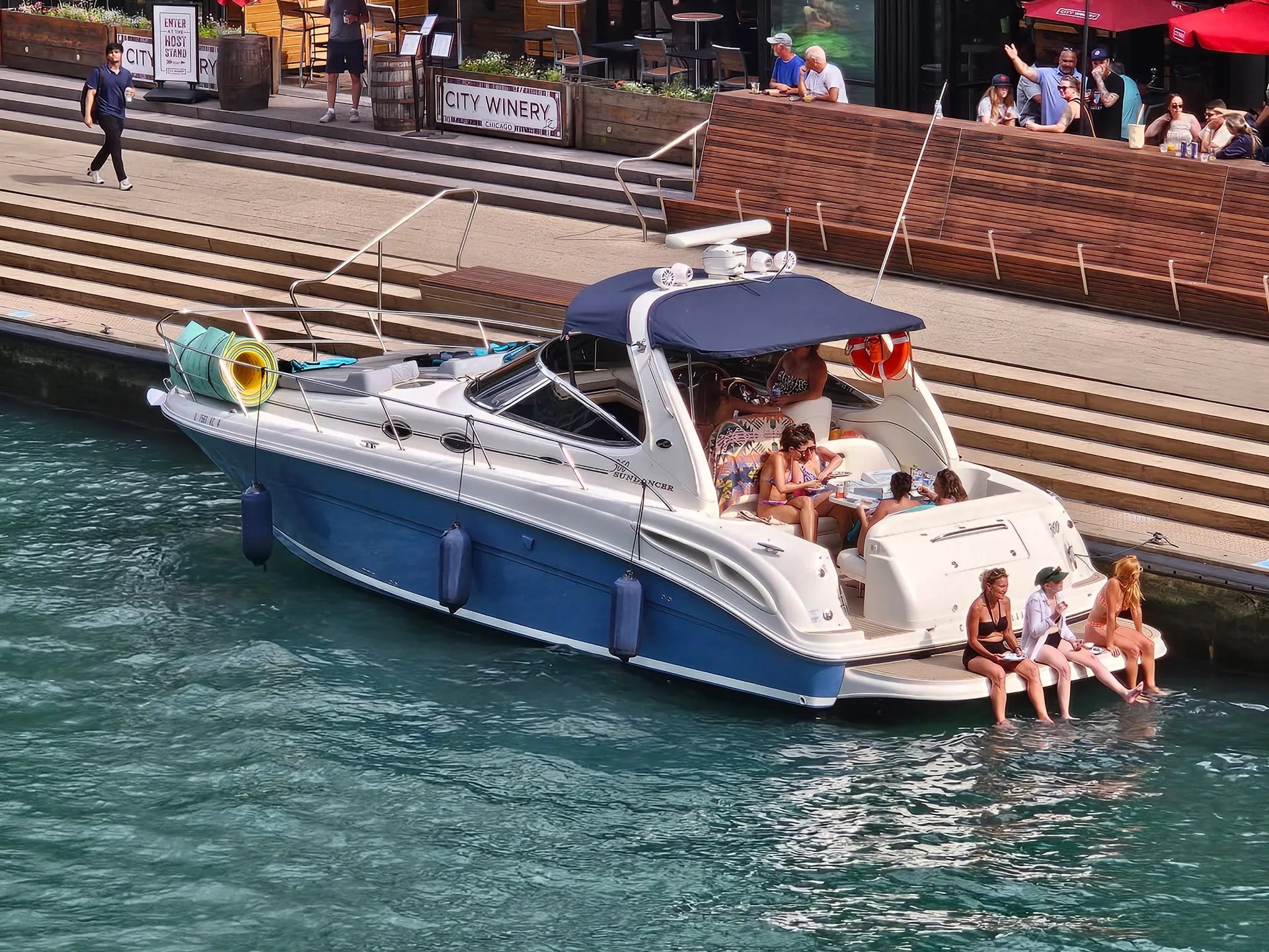 Sea Ray Boats 360 Sundancer  in Chicago, IL — photo 8