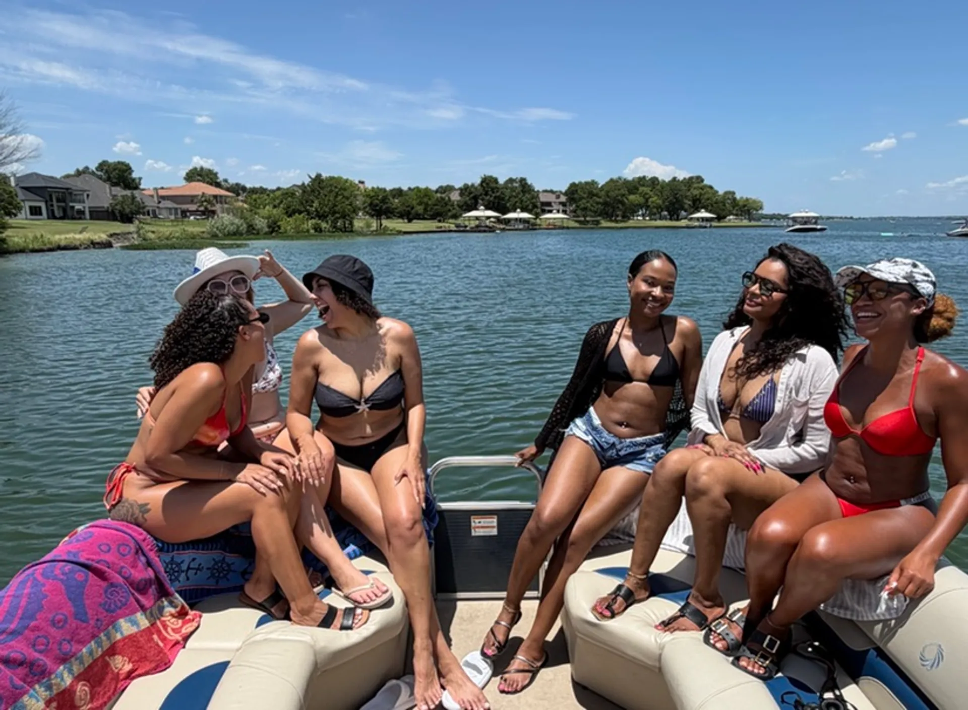 Adventure-Ready 25ft Tritoon – Tubing, Fishing &amp; More!