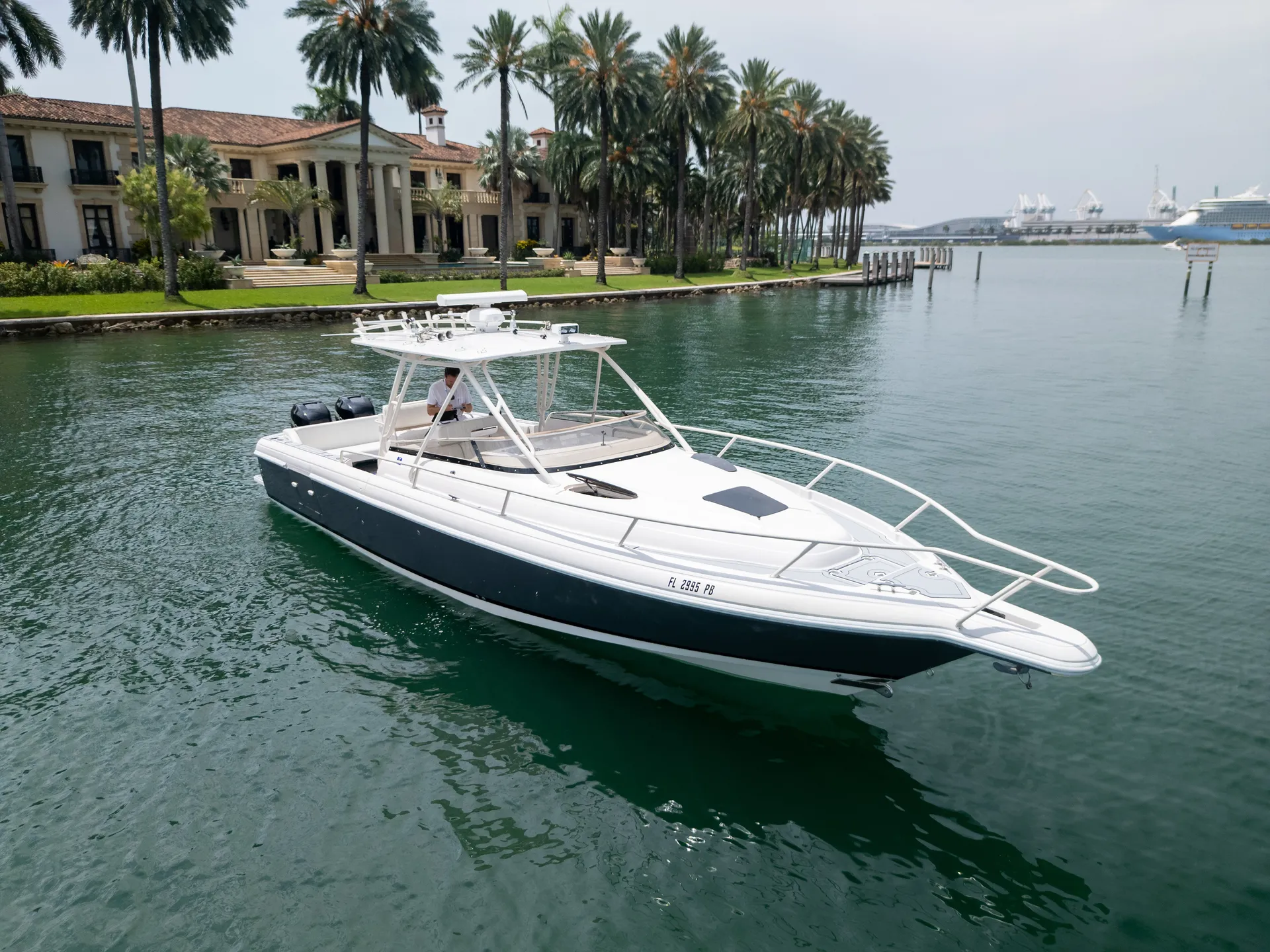 INTREPID POWERBOATS 350 CENTER CONSOLE in Miami Beach, FL