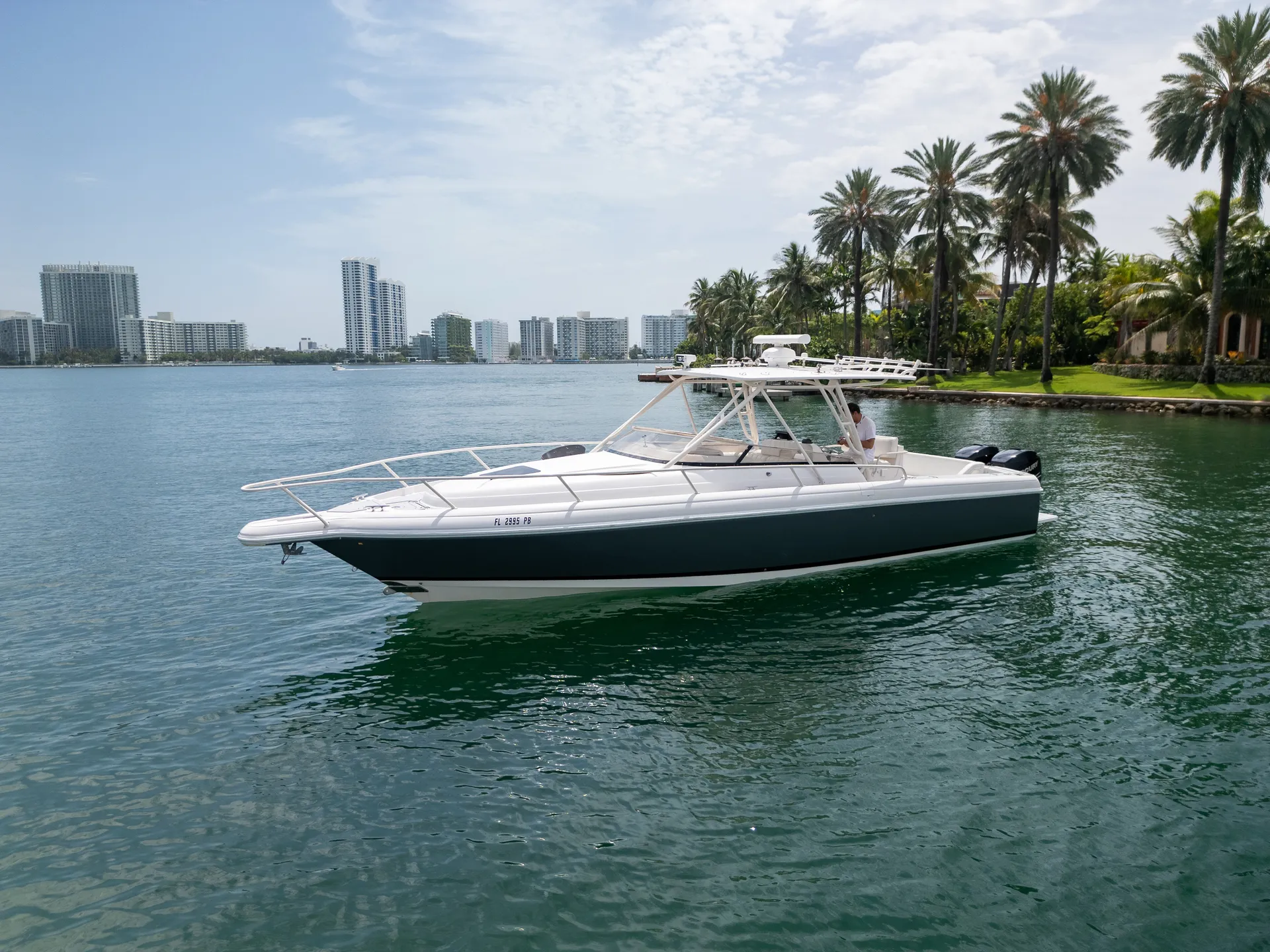 INTREPID POWERBOATS 350 CENTER CONSOLE in Miami Beach, FL — photo 5