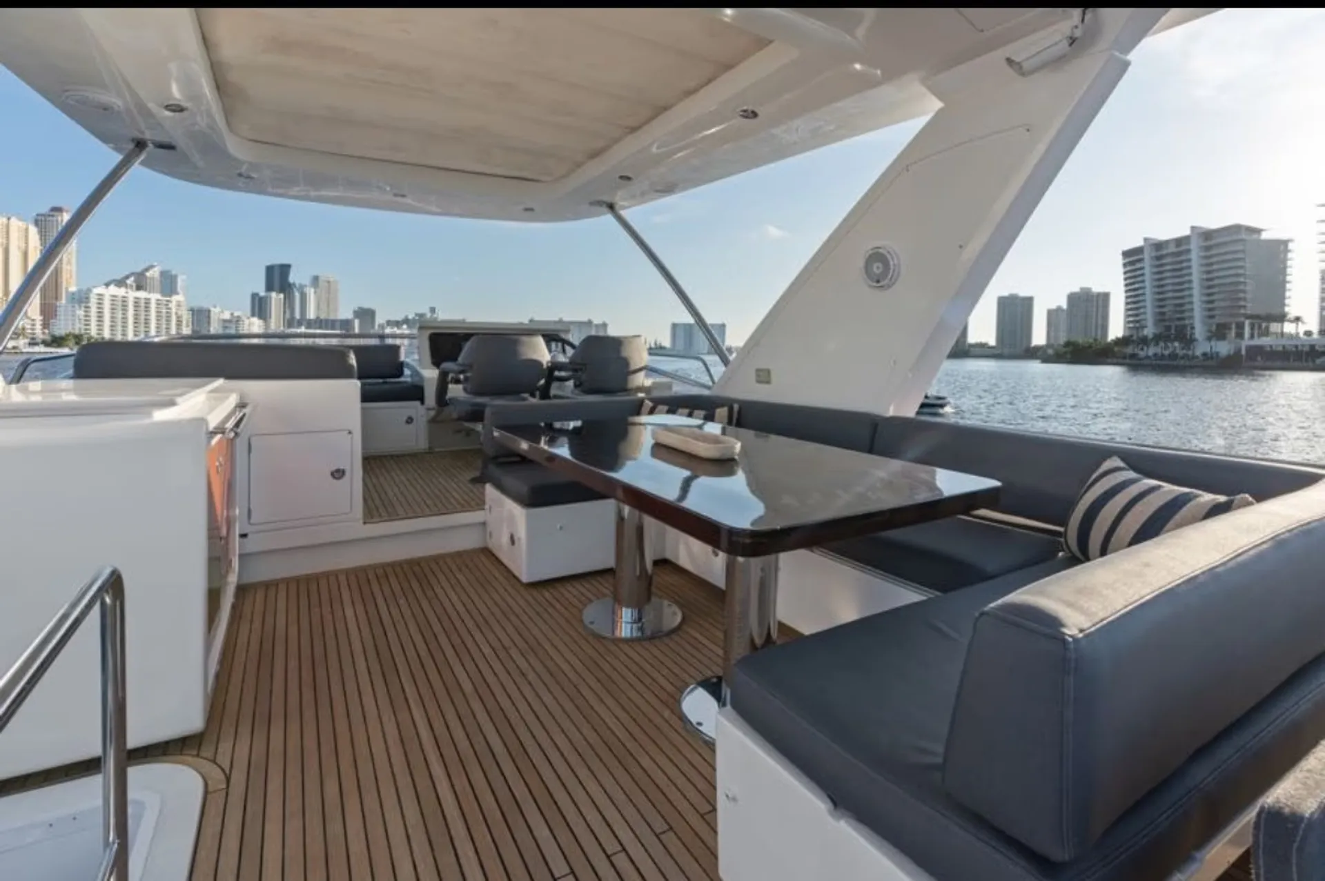 Azimut 68 FLYBRIDGE in Miami, FL — photo 6