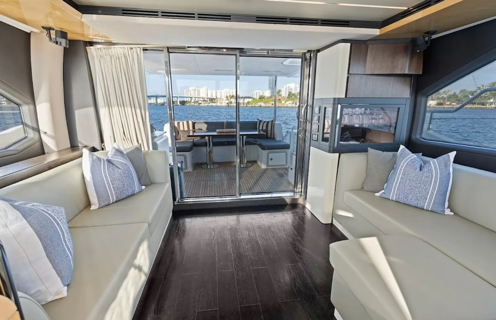 Azimut 68 FLYBRIDGE in Miami, FL — photo 3