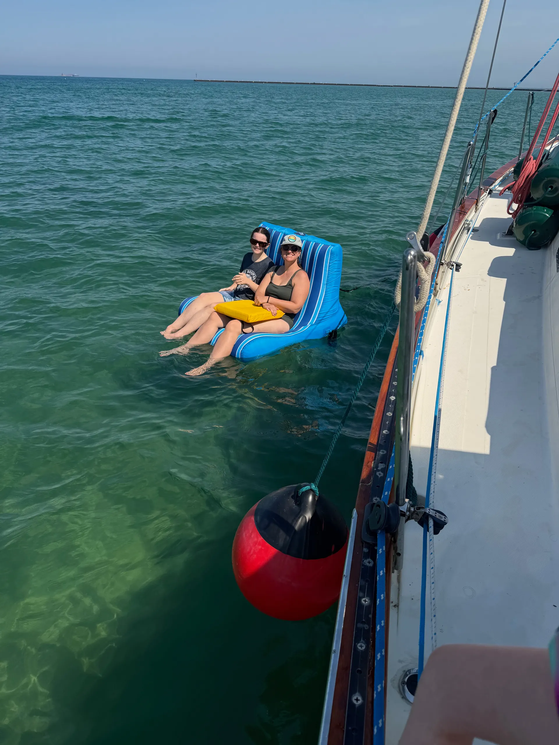 Helios — World-Class 40' Sailboat for Adventure & Comfort in Chicago
