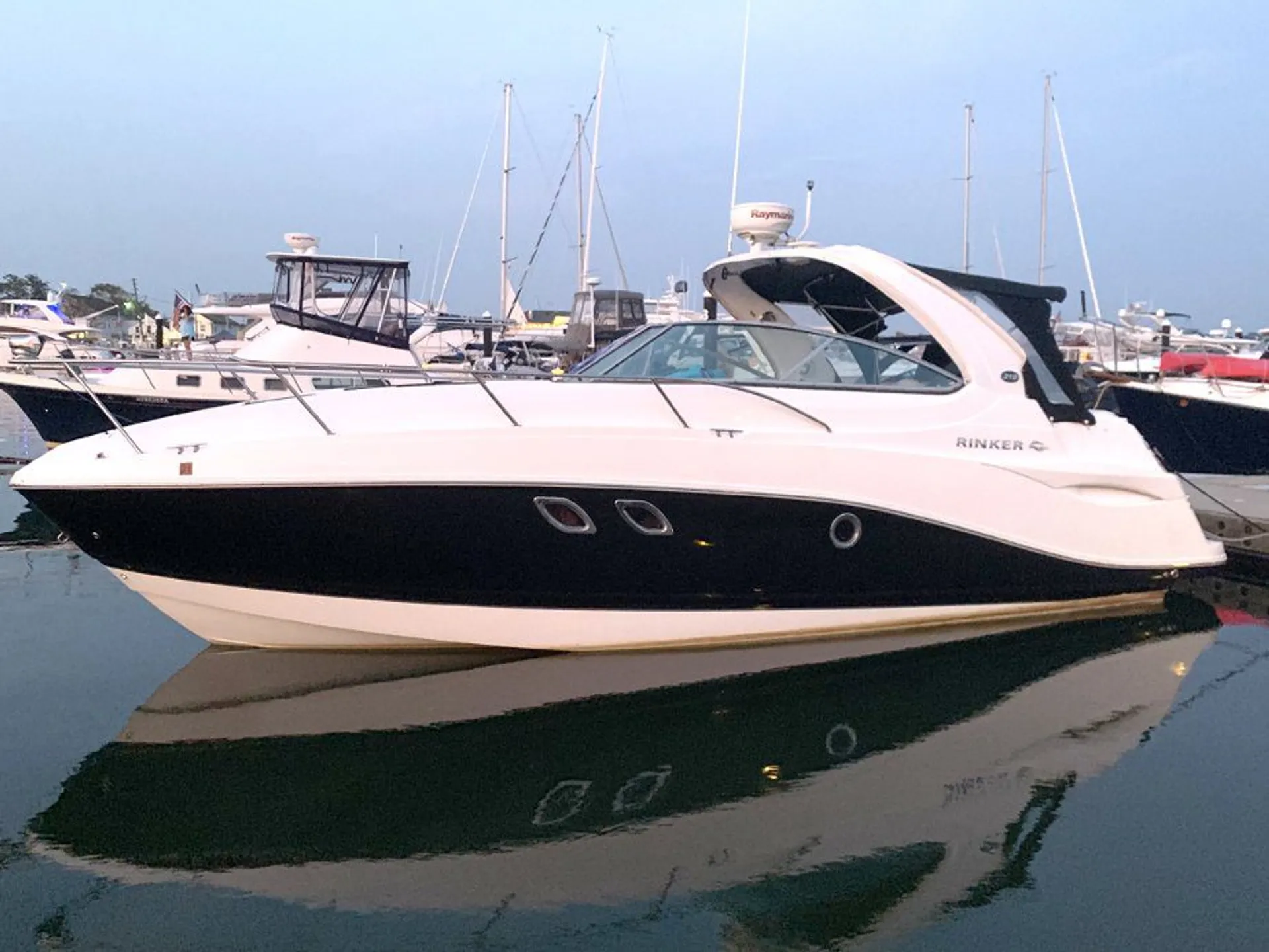 RINKER BOATS 310 EXPRESS CRUISER in Seattle, WA — photo 2