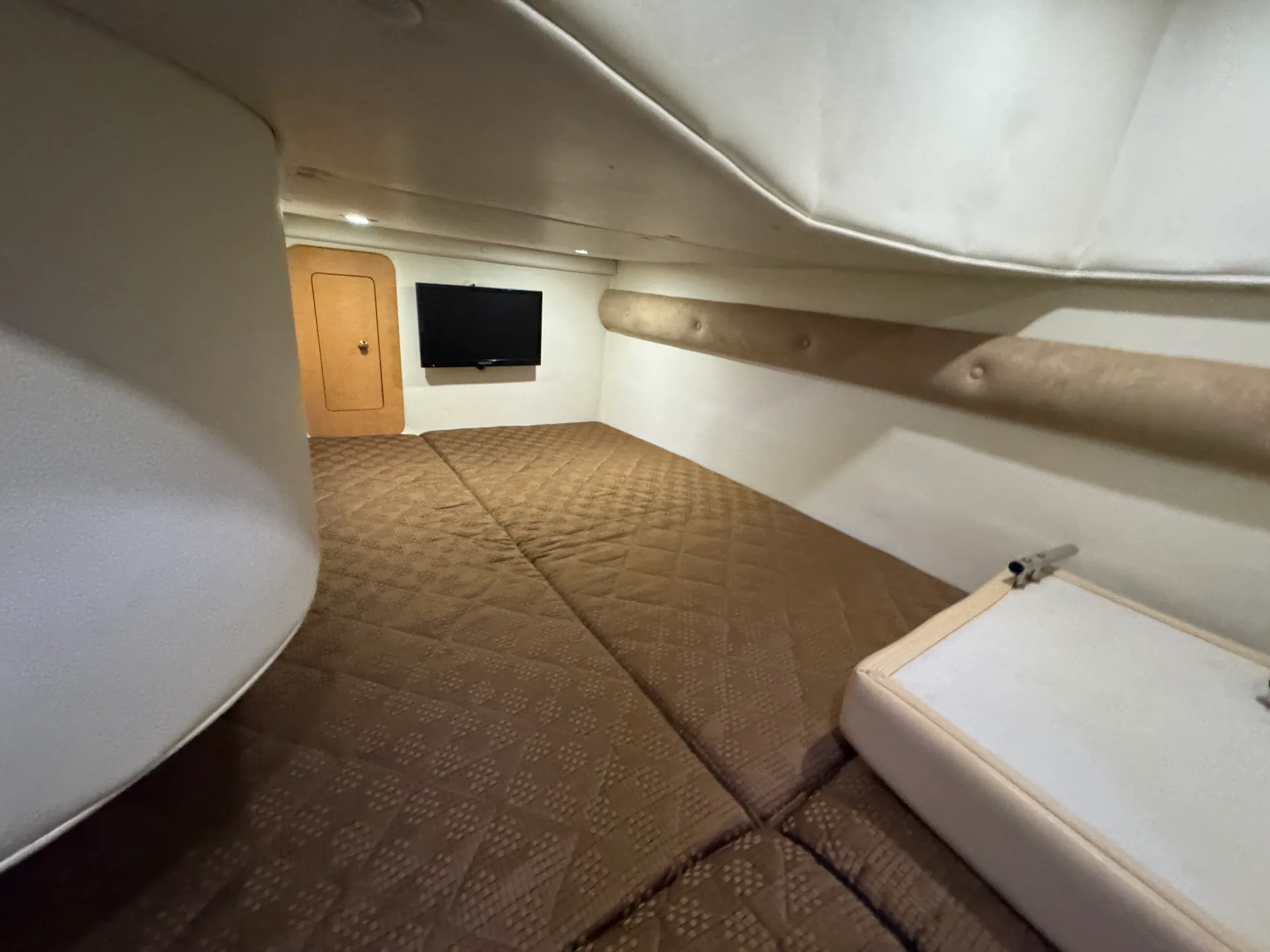 Rinker Riviera 310: High end fun