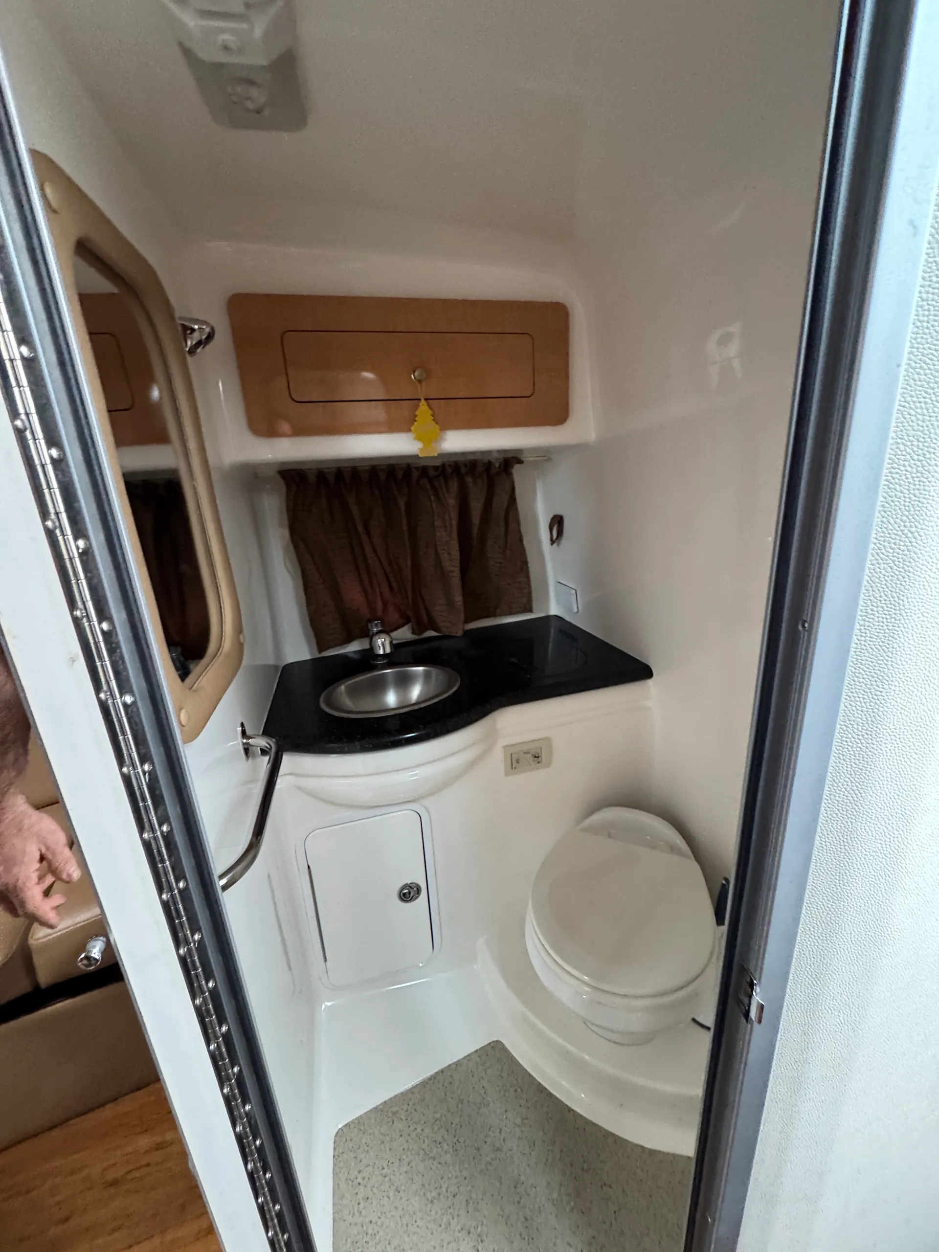 RINKER BOATS 310 EXPRESS CRUISER in Seattle, WA — photo 7