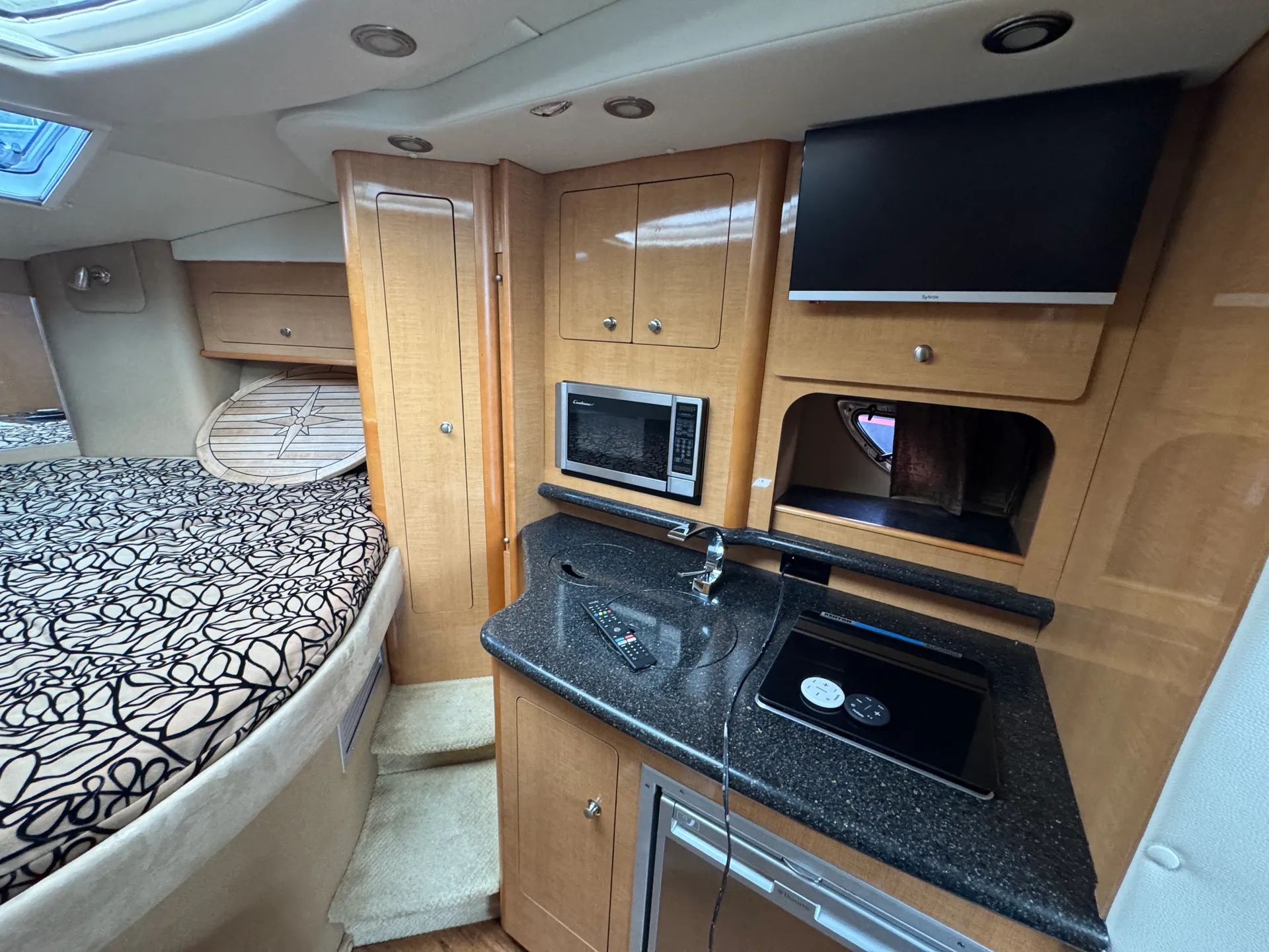 RINKER BOATS 310 EXPRESS CRUISER in Seattle, WA — photo 8