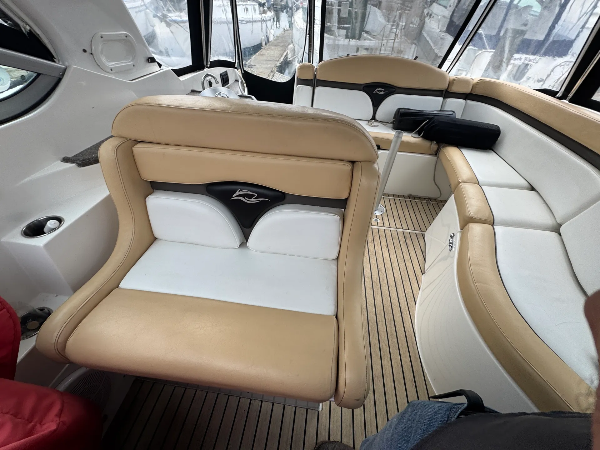 RINKER BOATS 310 EXPRESS CRUISER in Seattle, WA — photo 9