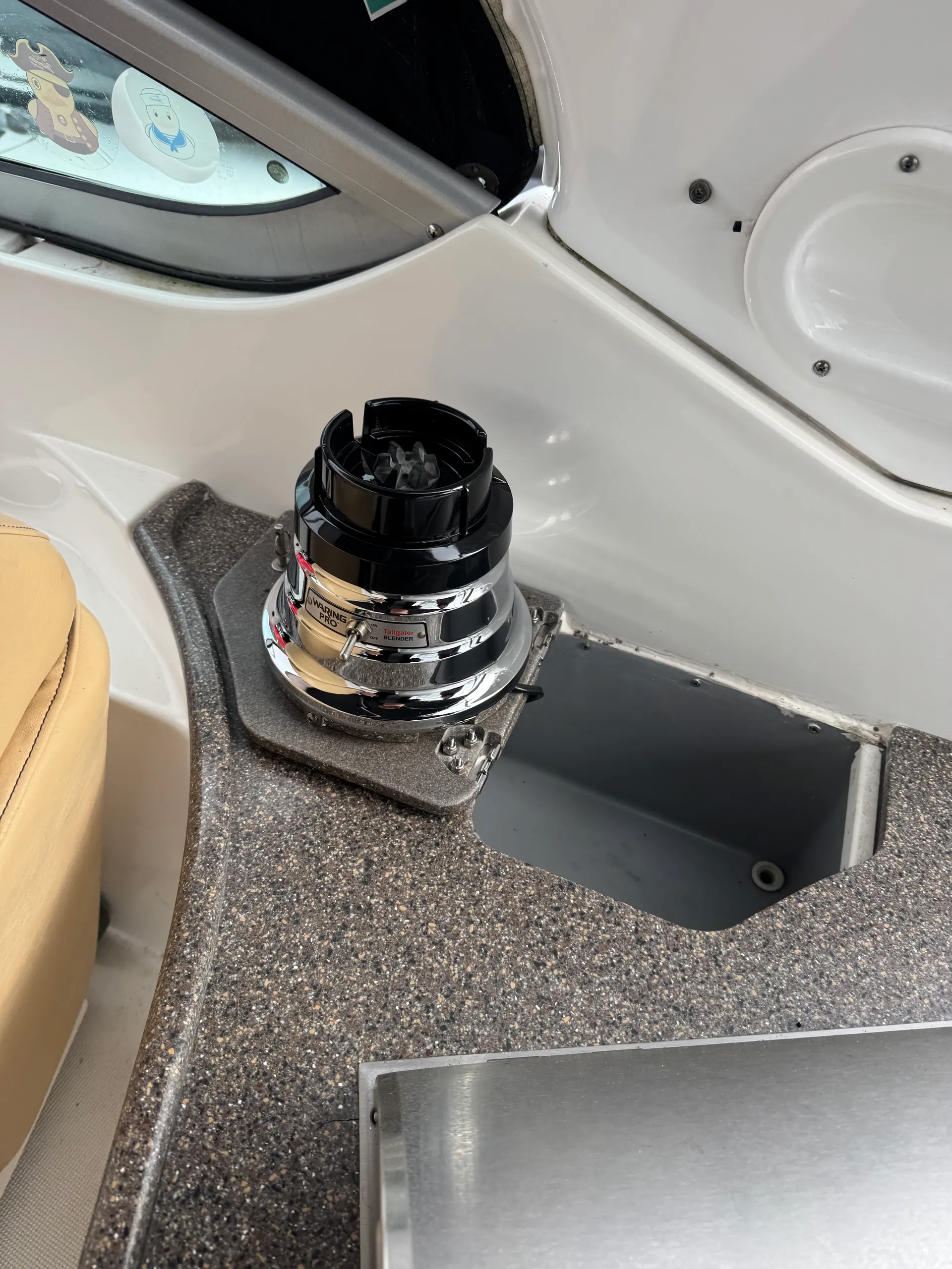 Rinker Riviera 310: High end fun