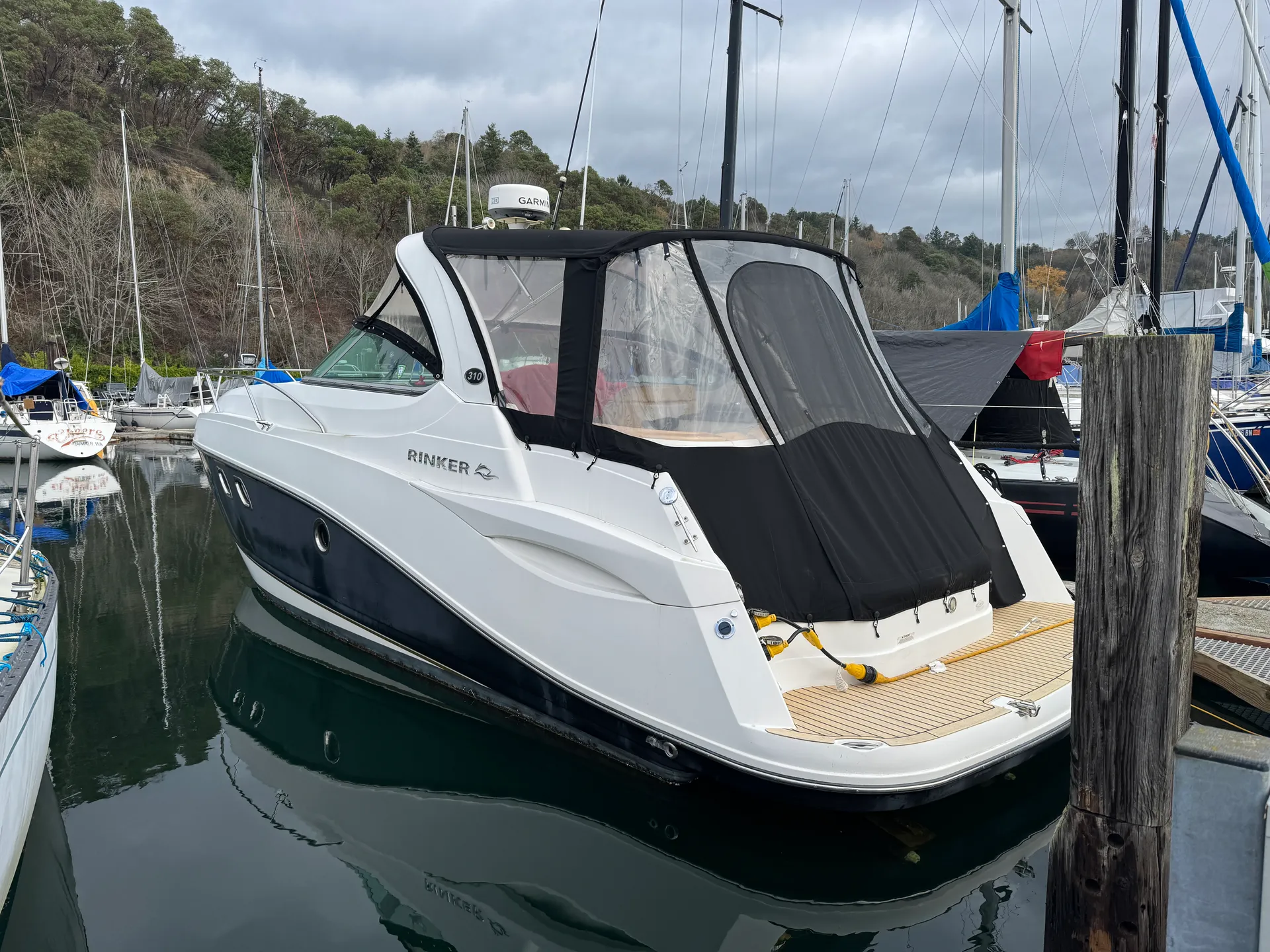 Rinker Riviera 310: High end fun