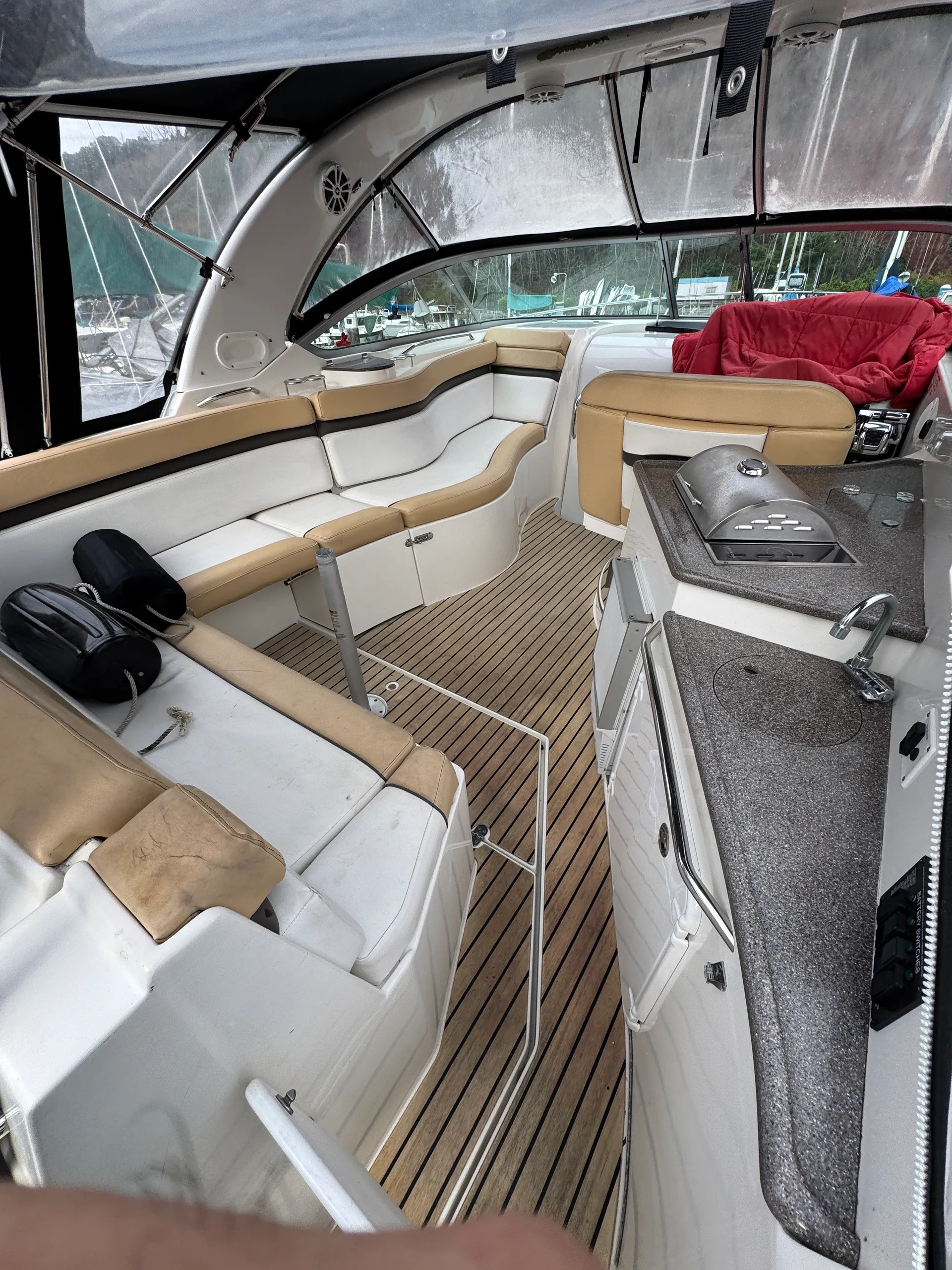 RINKER BOATS 310 EXPRESS CRUISER in Seattle, WA — photo 5