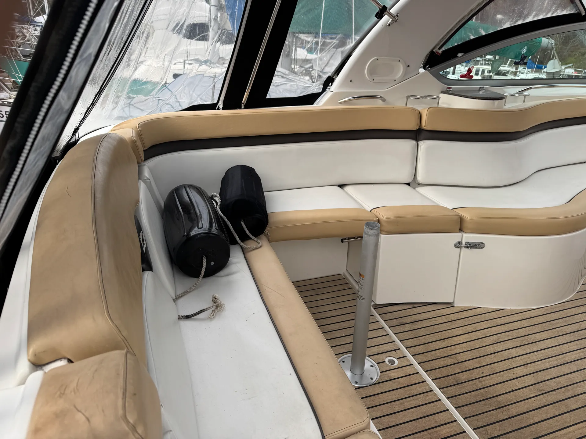 Rinker Riviera 310: High end fun