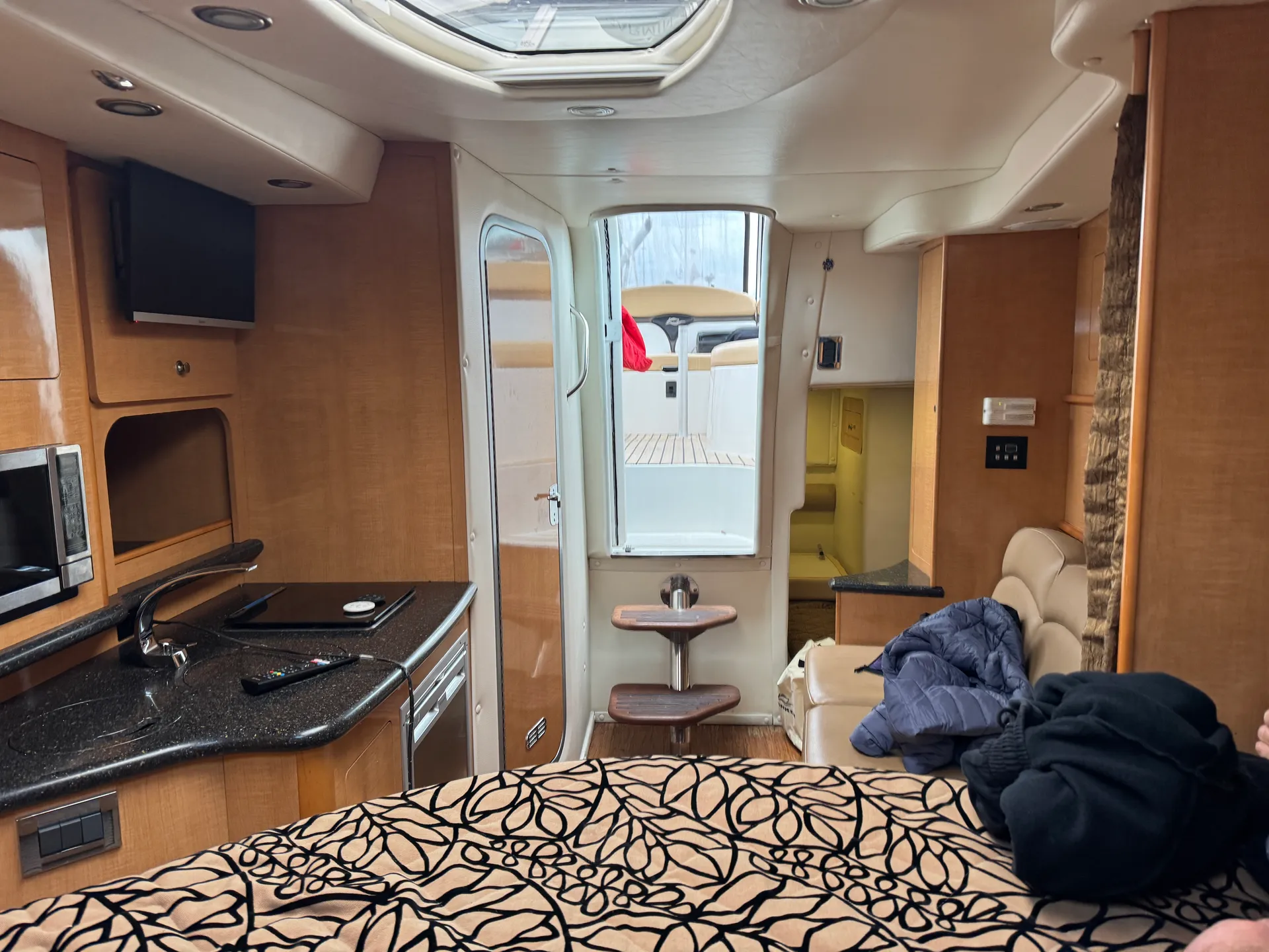 Rinker Riviera 310: High end fun