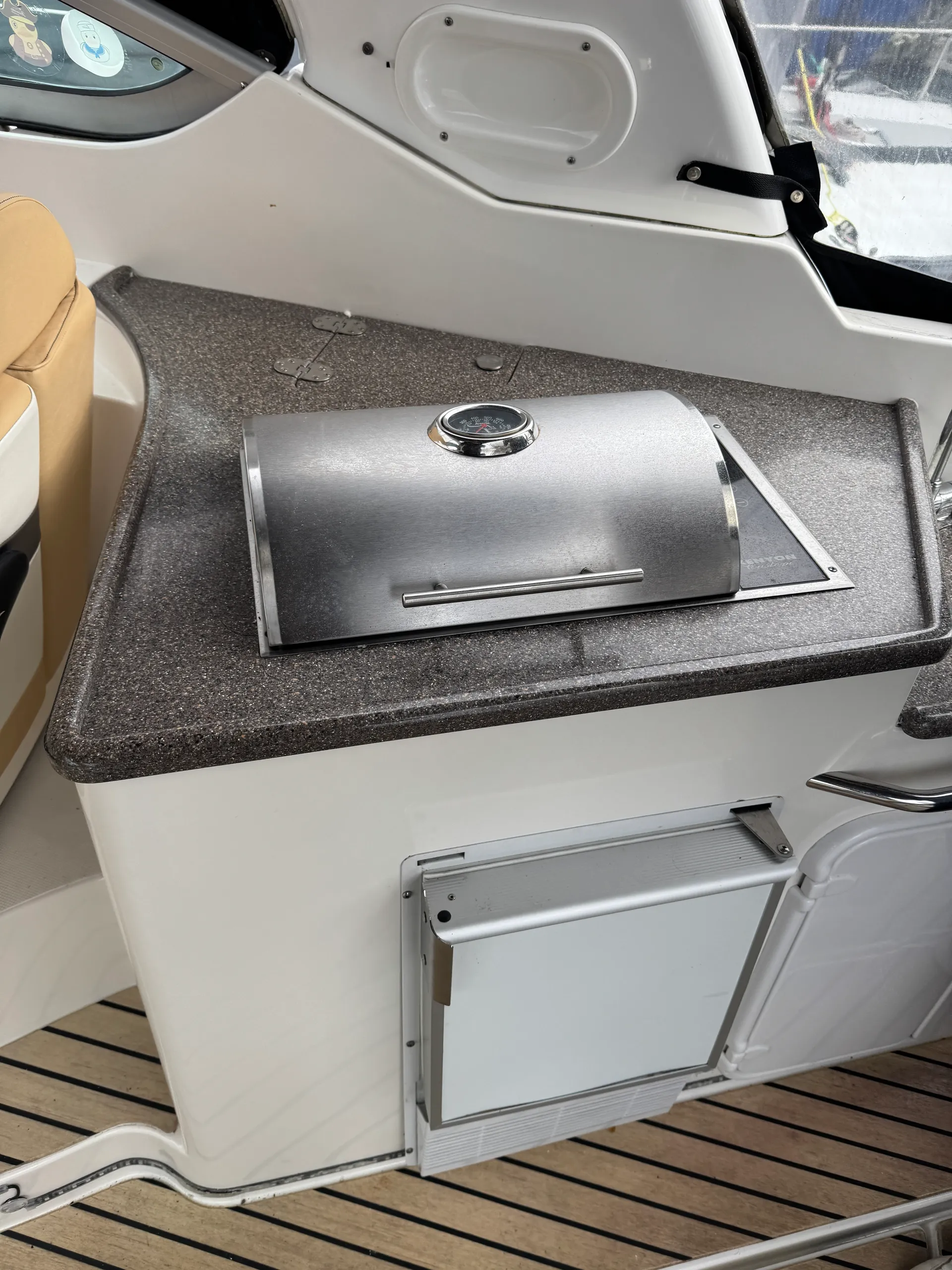 Rinker Riviera 310: High end fun