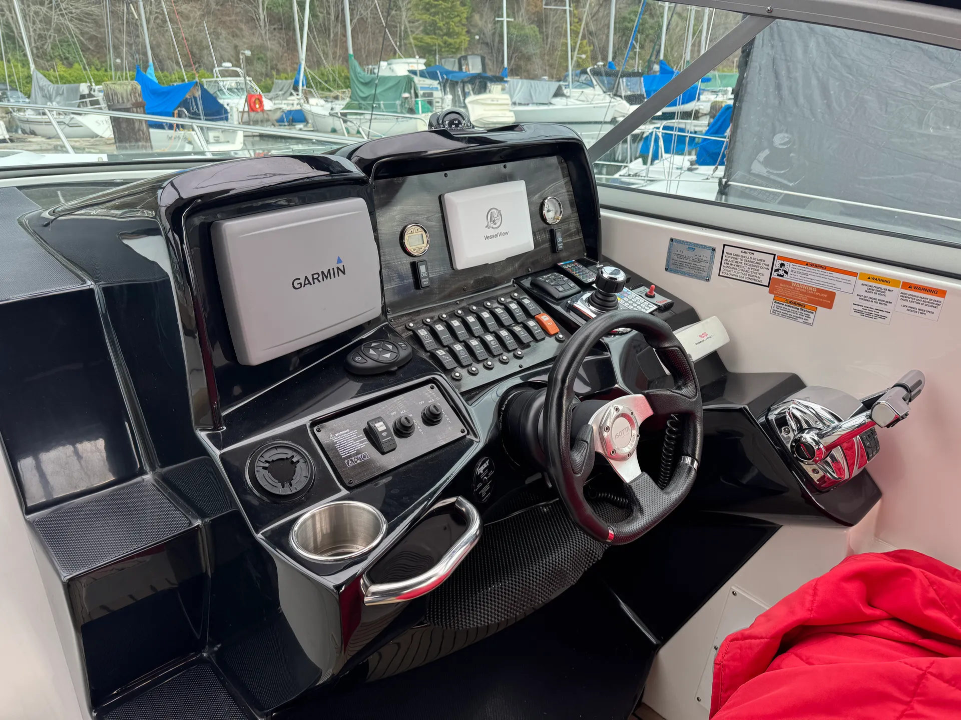 Rinker Riviera 310: High end fun