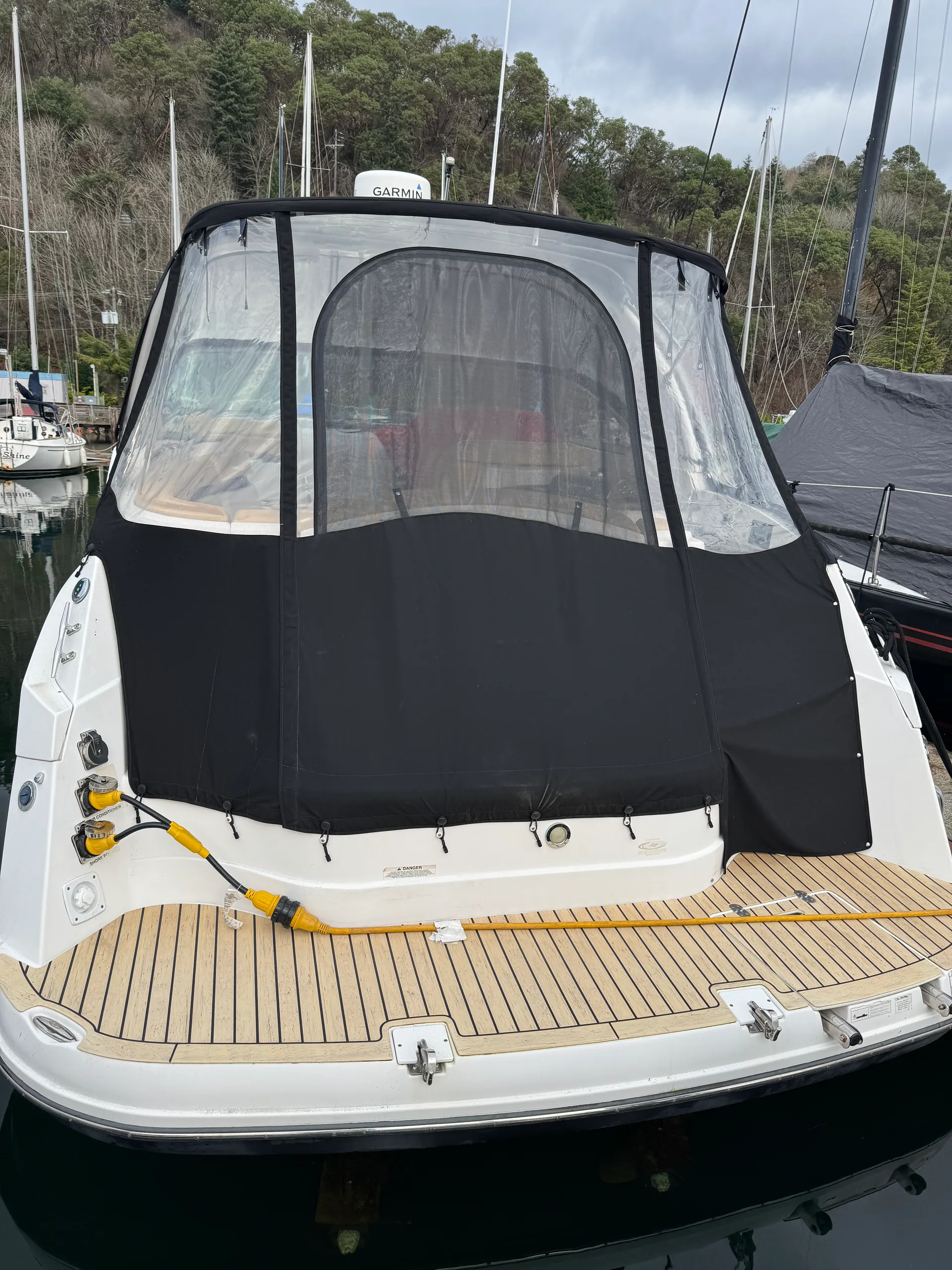 Rinker Riviera 310: High end fun