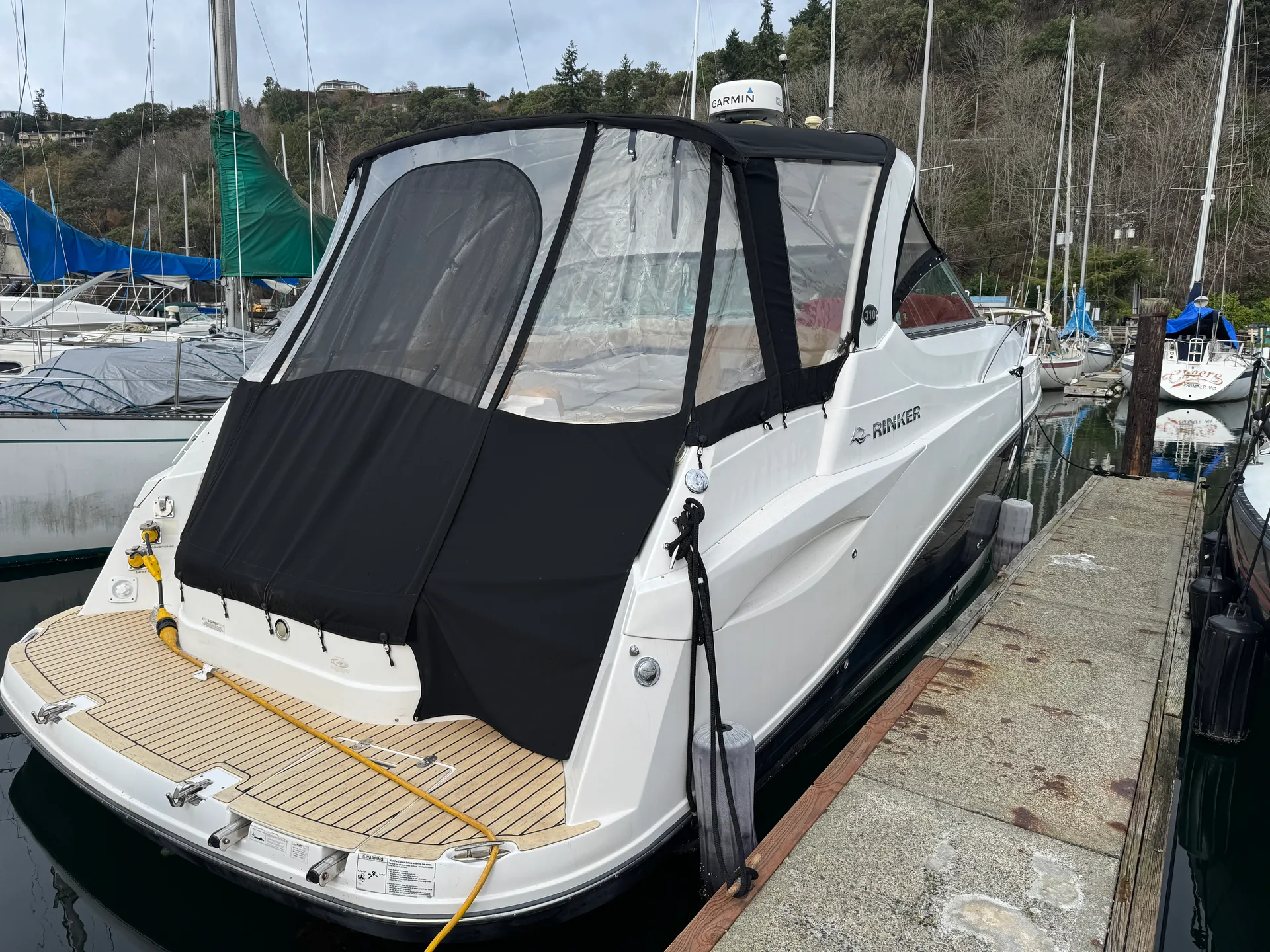 Rinker Riviera 310: High end fun