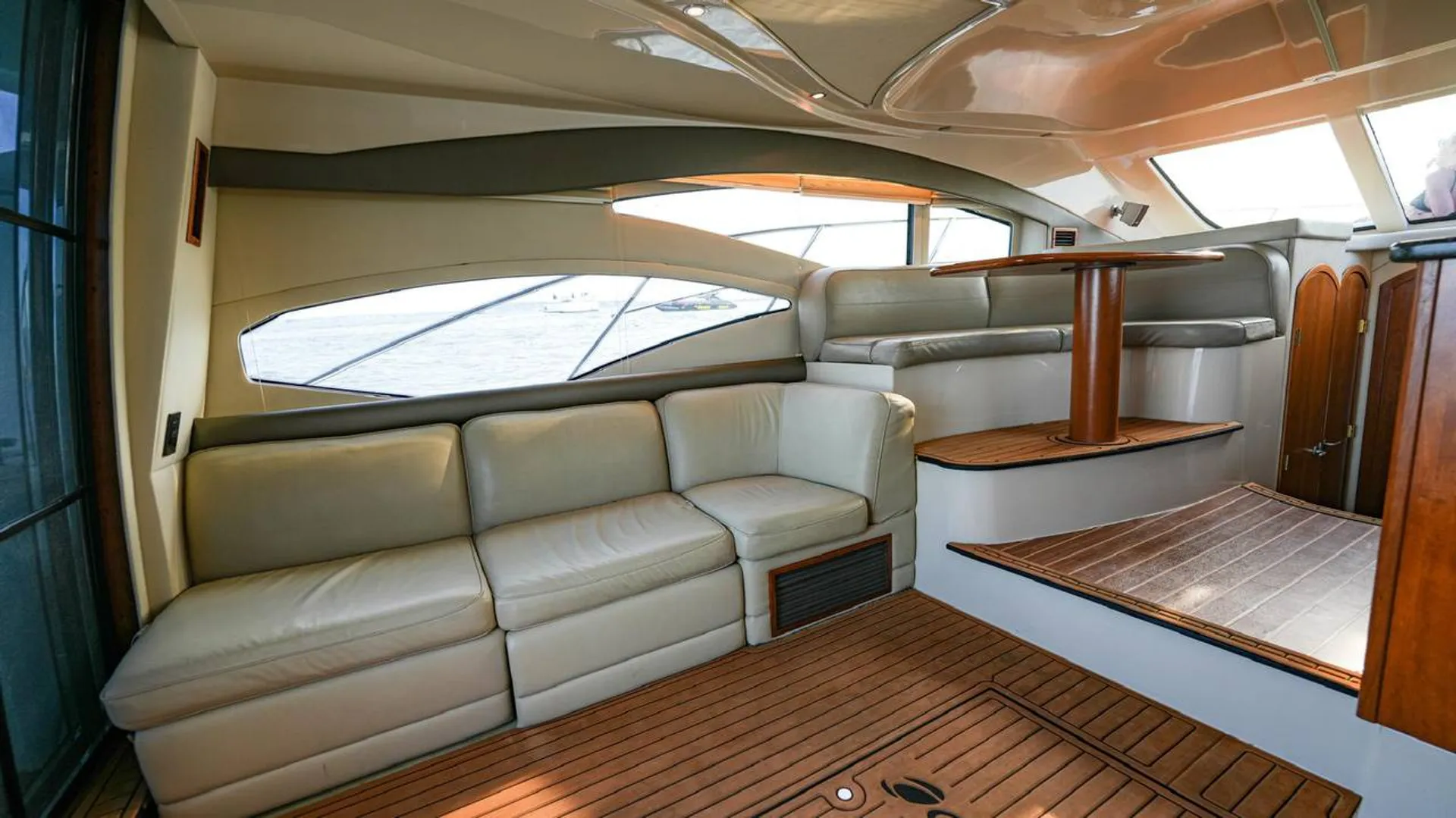 CRUISERS YACHTS 477 SPORT SEDAN in Brooklyn, NY — photo 5
