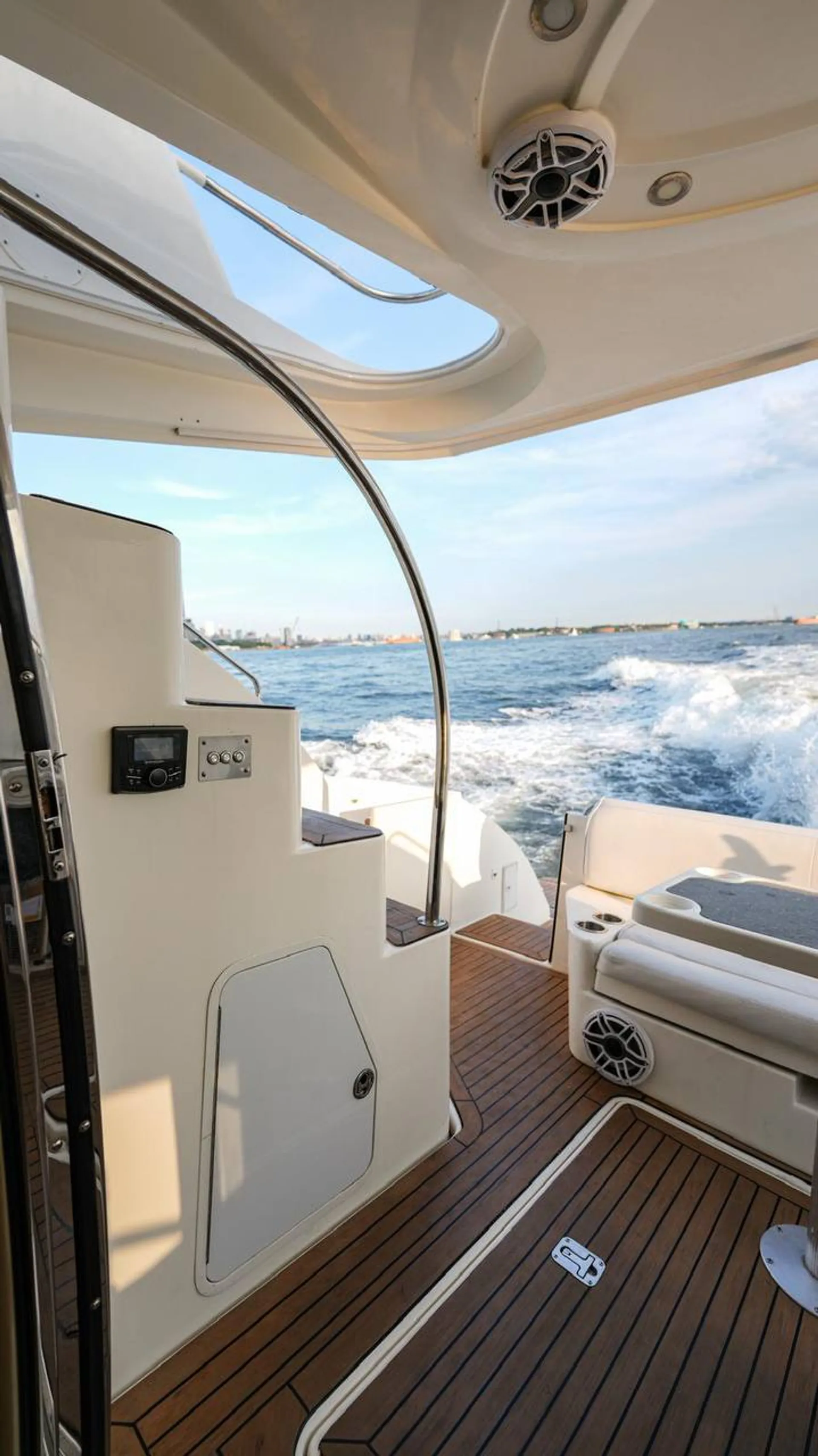 “Cruisers Yachts 447 – Where Relaxation Meets Luxury”