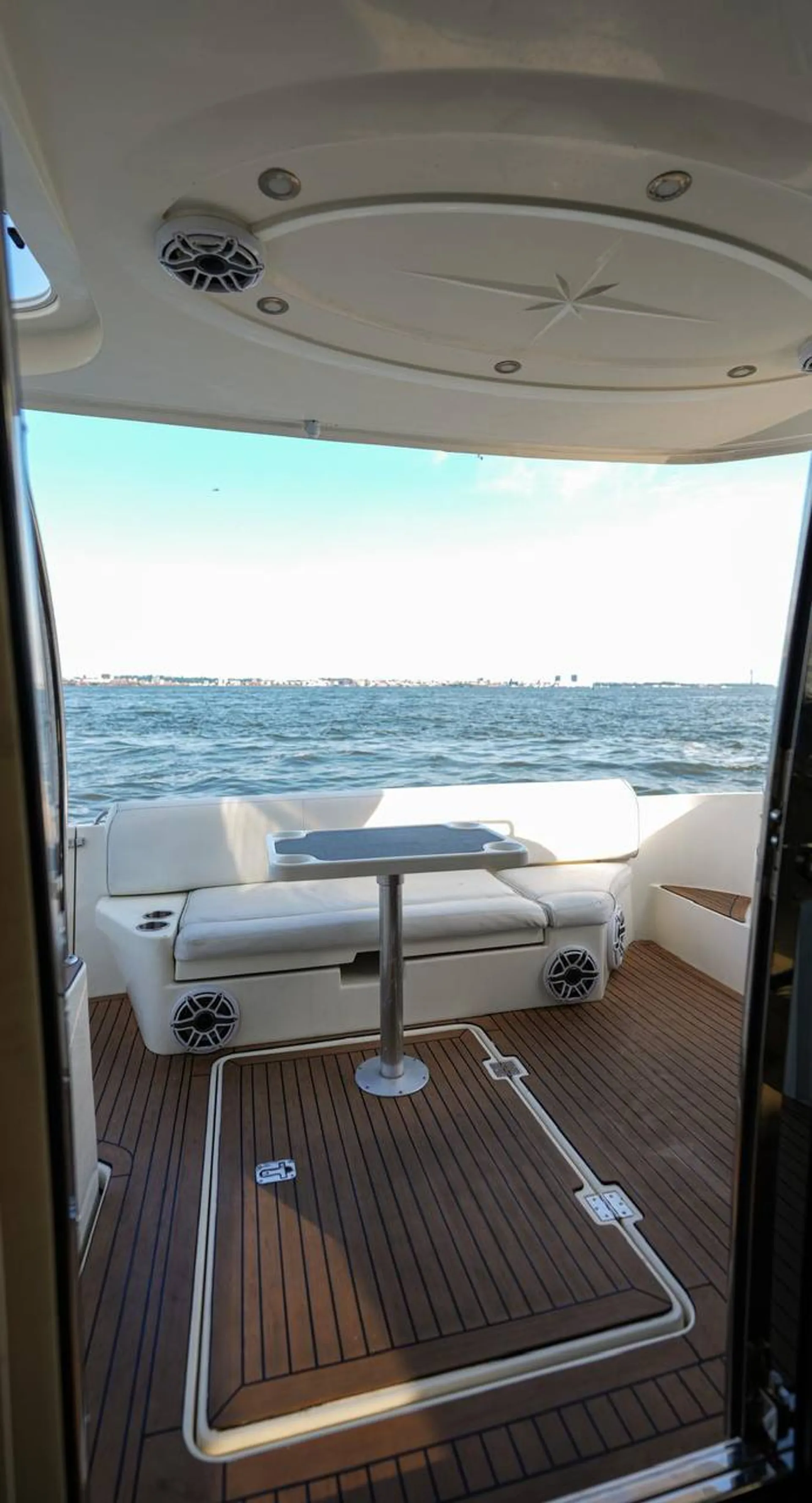 “Cruisers Yachts 447 – Where Relaxation Meets Luxury”