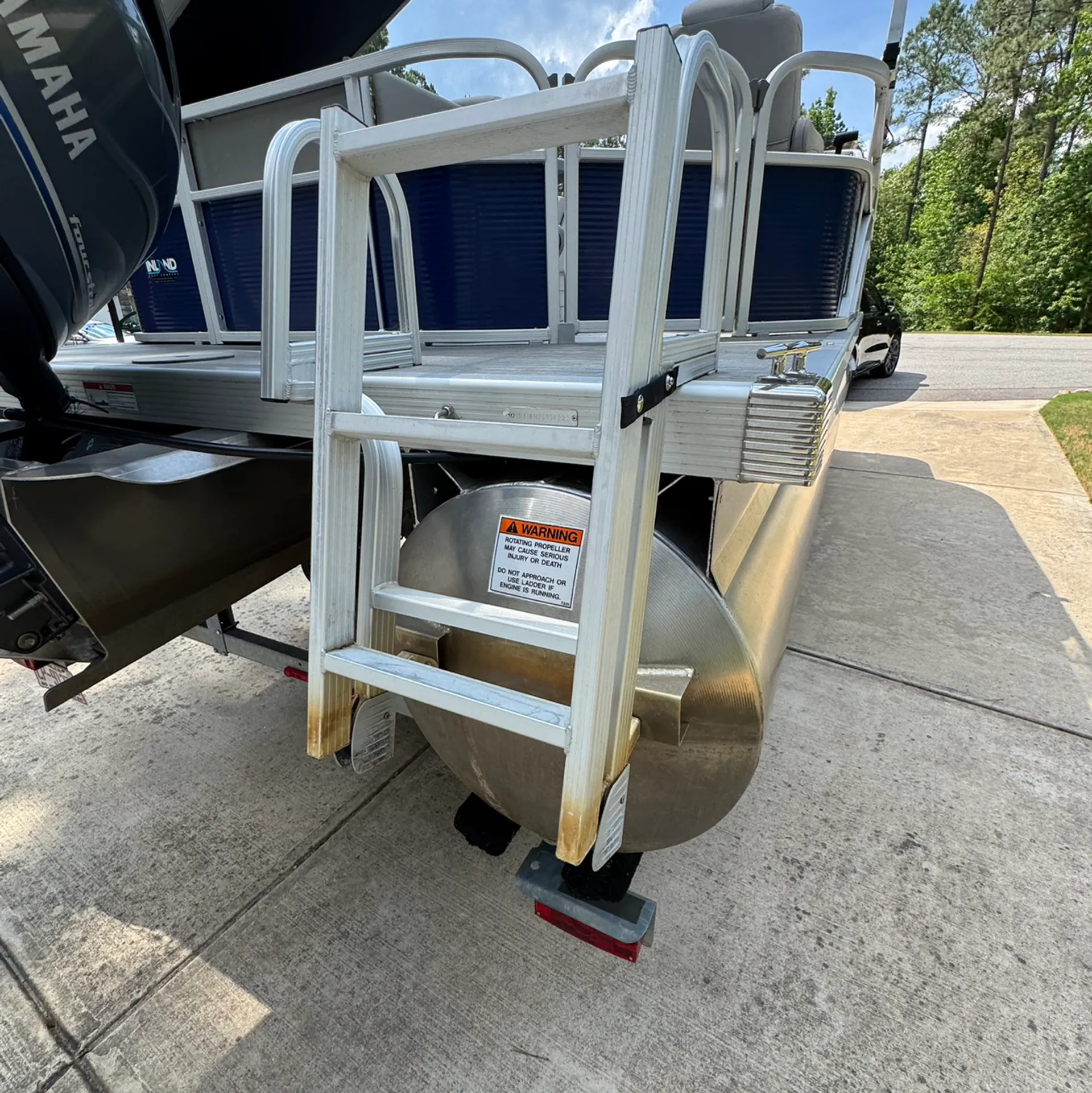 LIKE NEW 2023 Bennington 20SX Pontoon with a 90 HP Yamaha Outboard