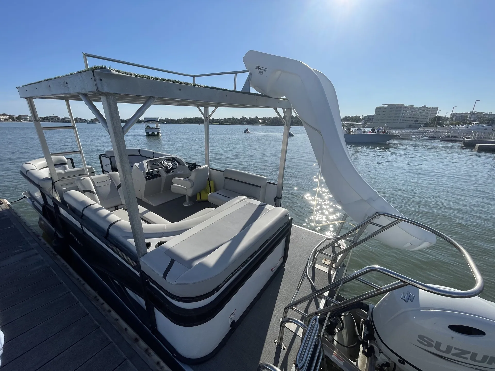 Crest Pontoons 220 in Belleair Bluffs, FL — photo 4