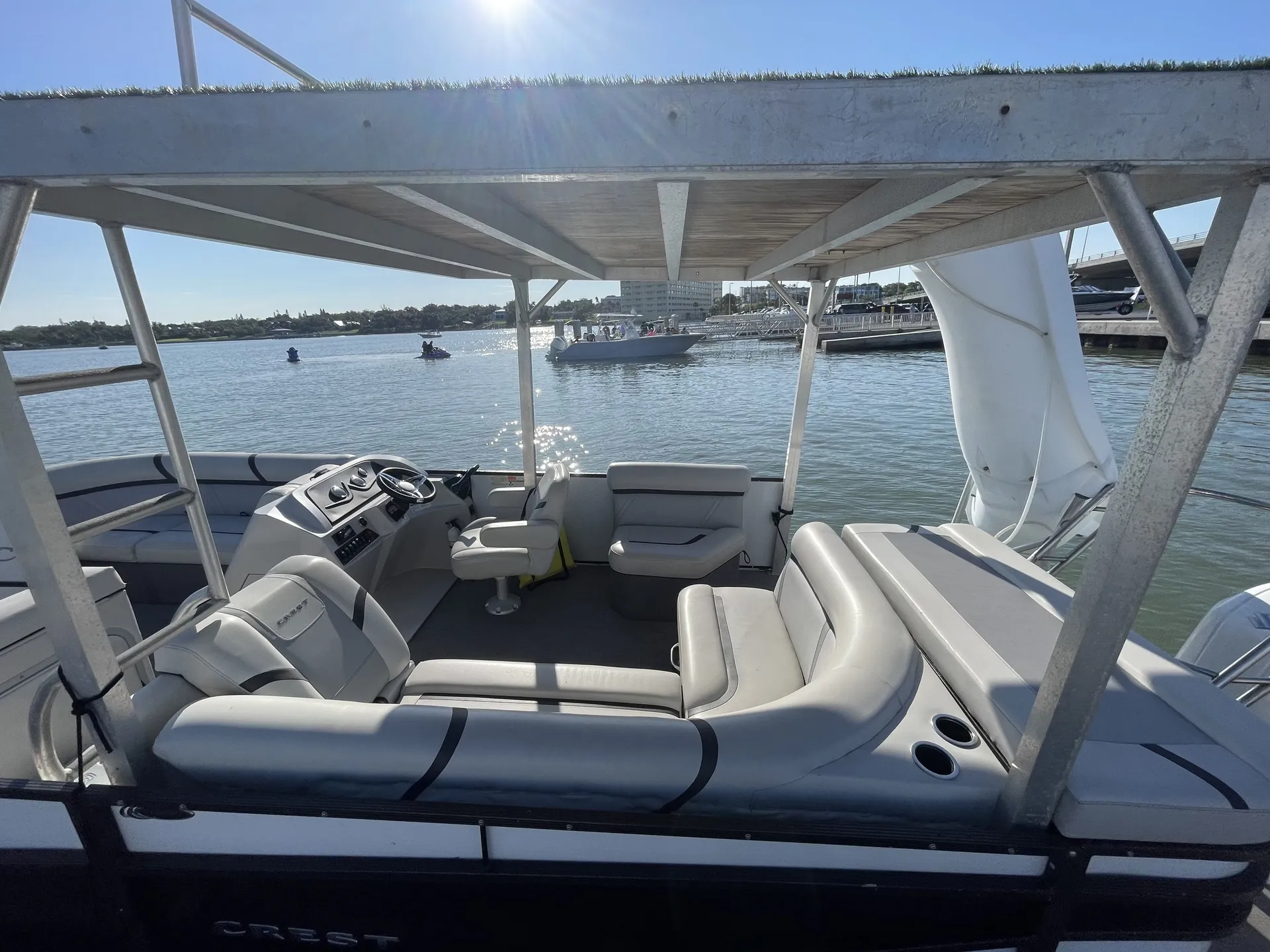 Crest Pontoons 220 in Belleair Bluffs, FL — photo 5