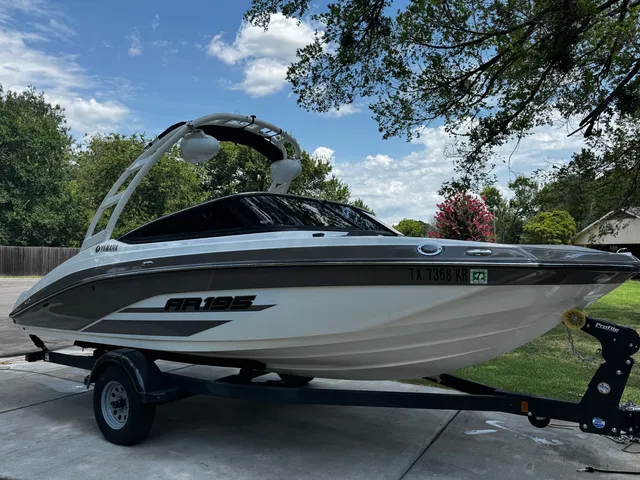 Rent a YAMAHA bow rider in Fort Worth, TX near me