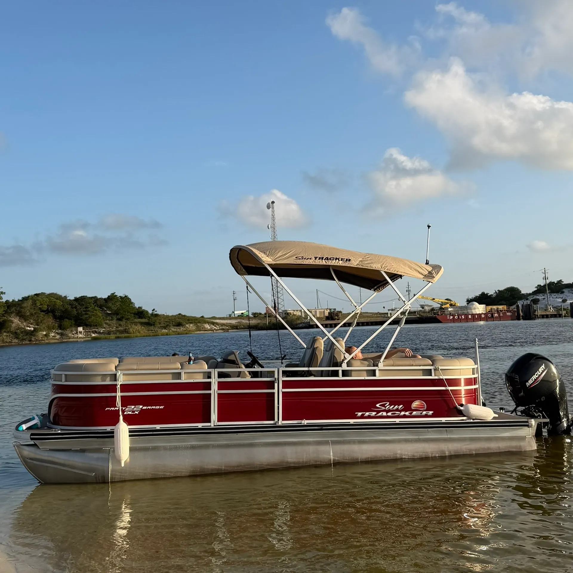 SUN TRACKER PARTY BARGE 22 DLX in Fort Walton Beach, FL — photo 5