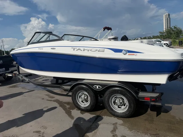 Rent a TAHOE BY TRACKER MARINE runabout in Pasadena, TX near me