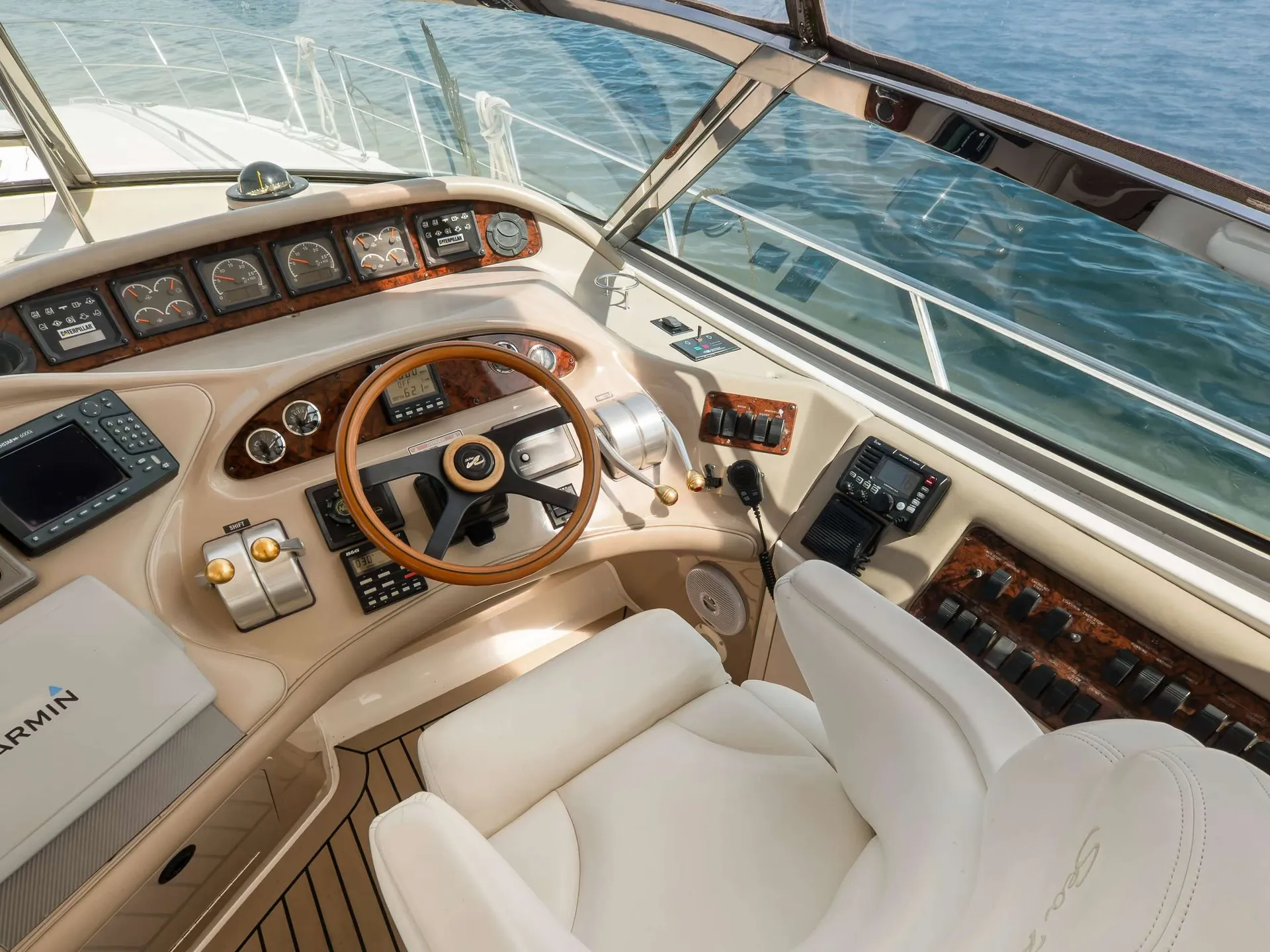 Sea Ray Boats 540 Sundancer in Chicago, IL — photo 5