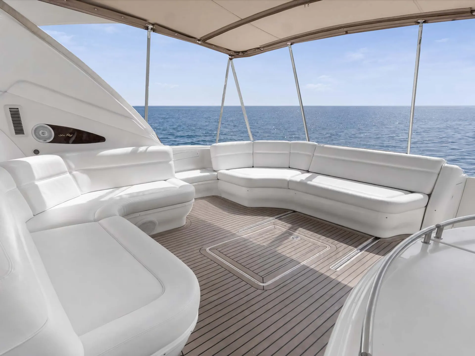 Sea Ray Boats 540 Sundancer in Chicago, IL — photo 4