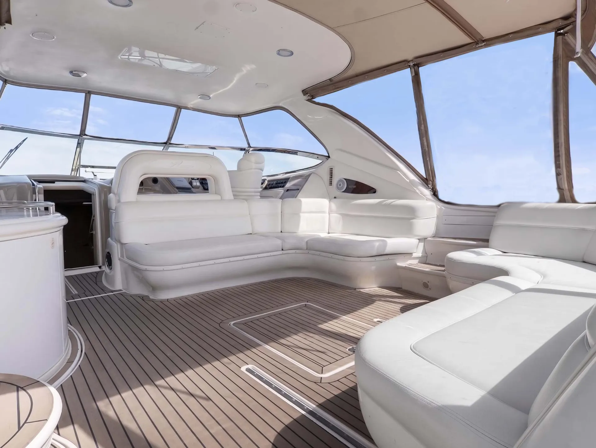 Sea Ray Boats 540 Sundancer in Chicago, IL — photo 7