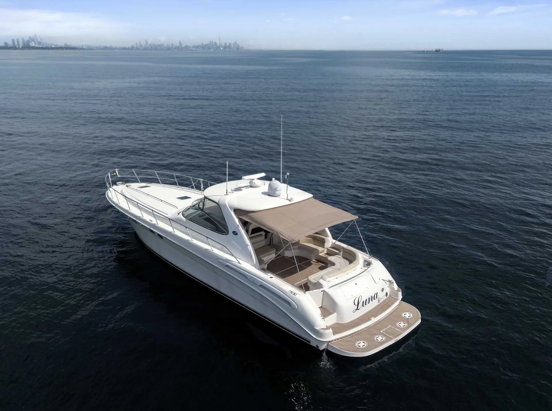 Sea Ray Boats 540 Sundancer in Chicago, IL — photo 2